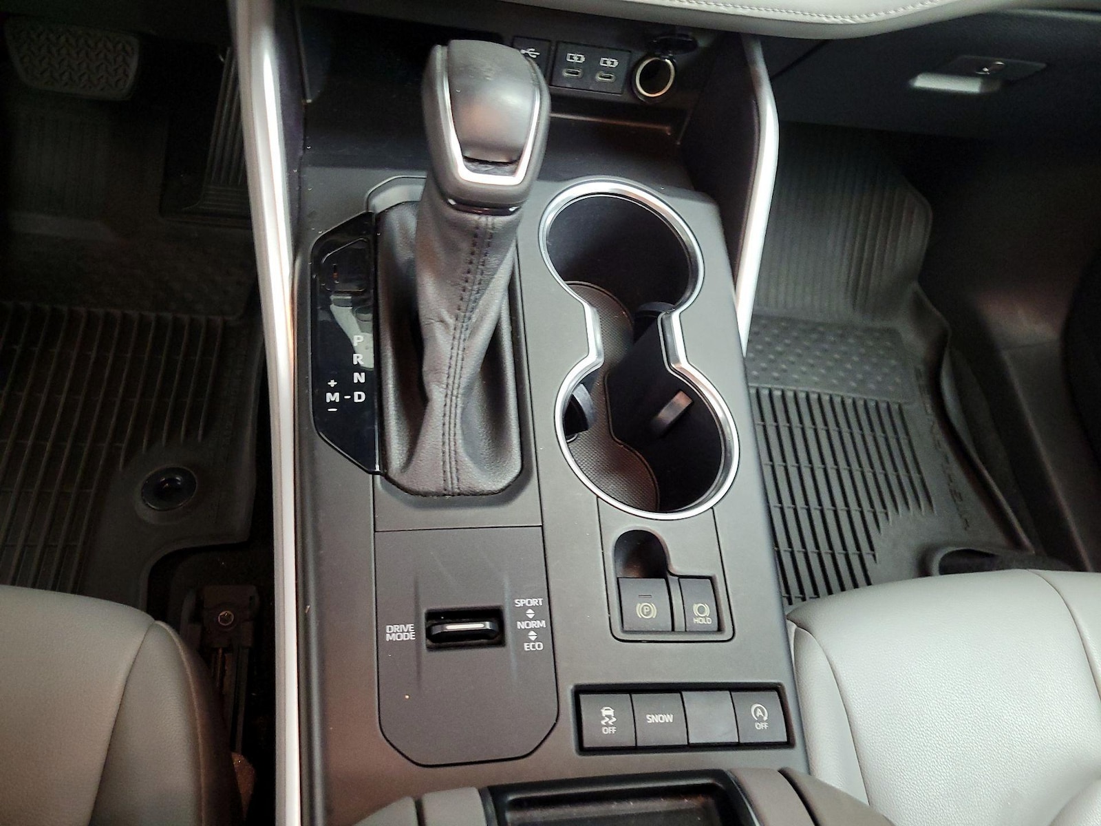 2022 Toyota Highlander XLE - Photo 19