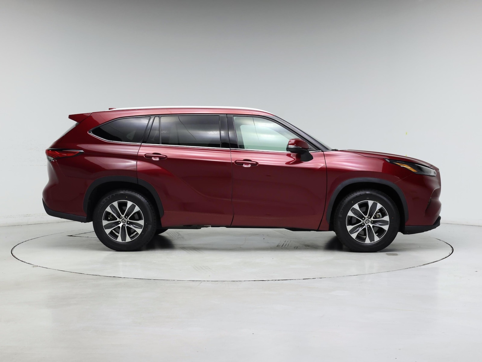 2022 Toyota Highlander XLE - Photo 8