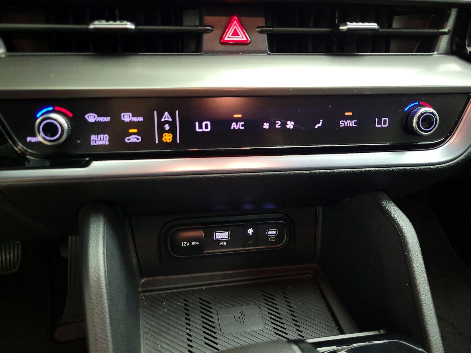 2025 Kia Sportage EX - Photo 18