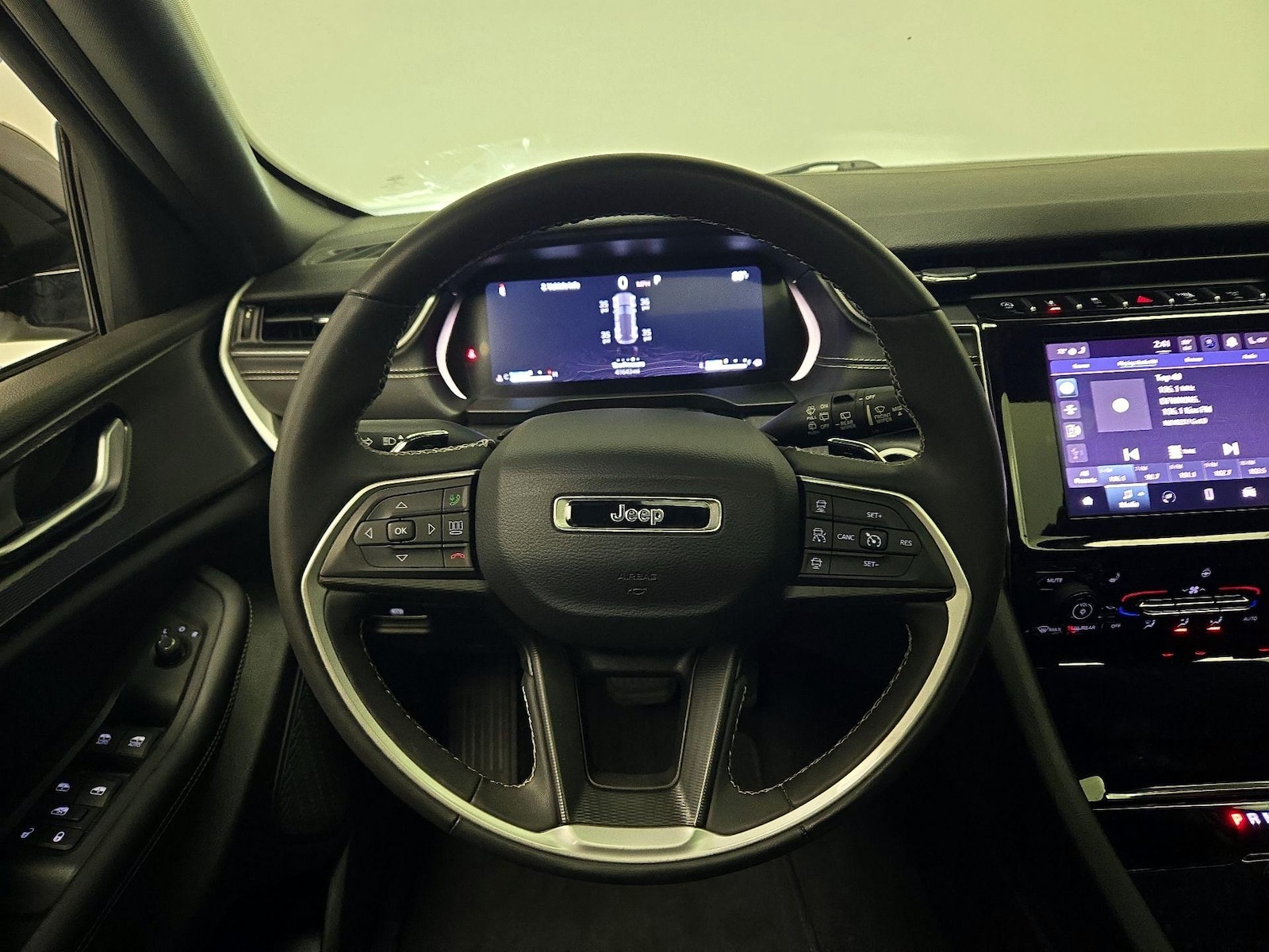 2023 Jeep Grand Cherokee Altitude - Photo 11