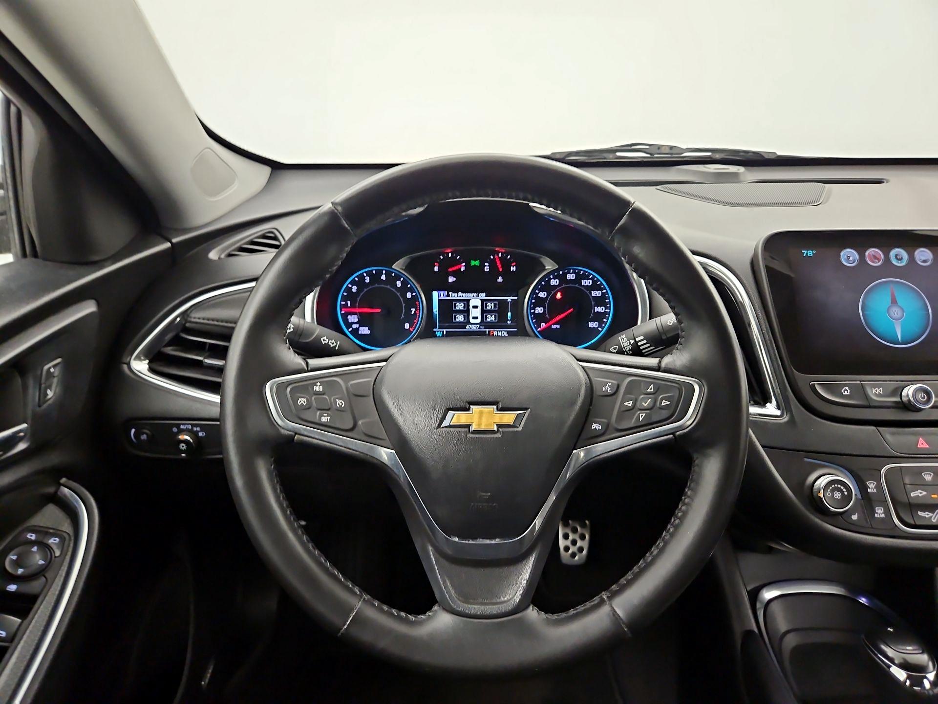 Thumbnail: 2017 Chevrolet Malibu - 10