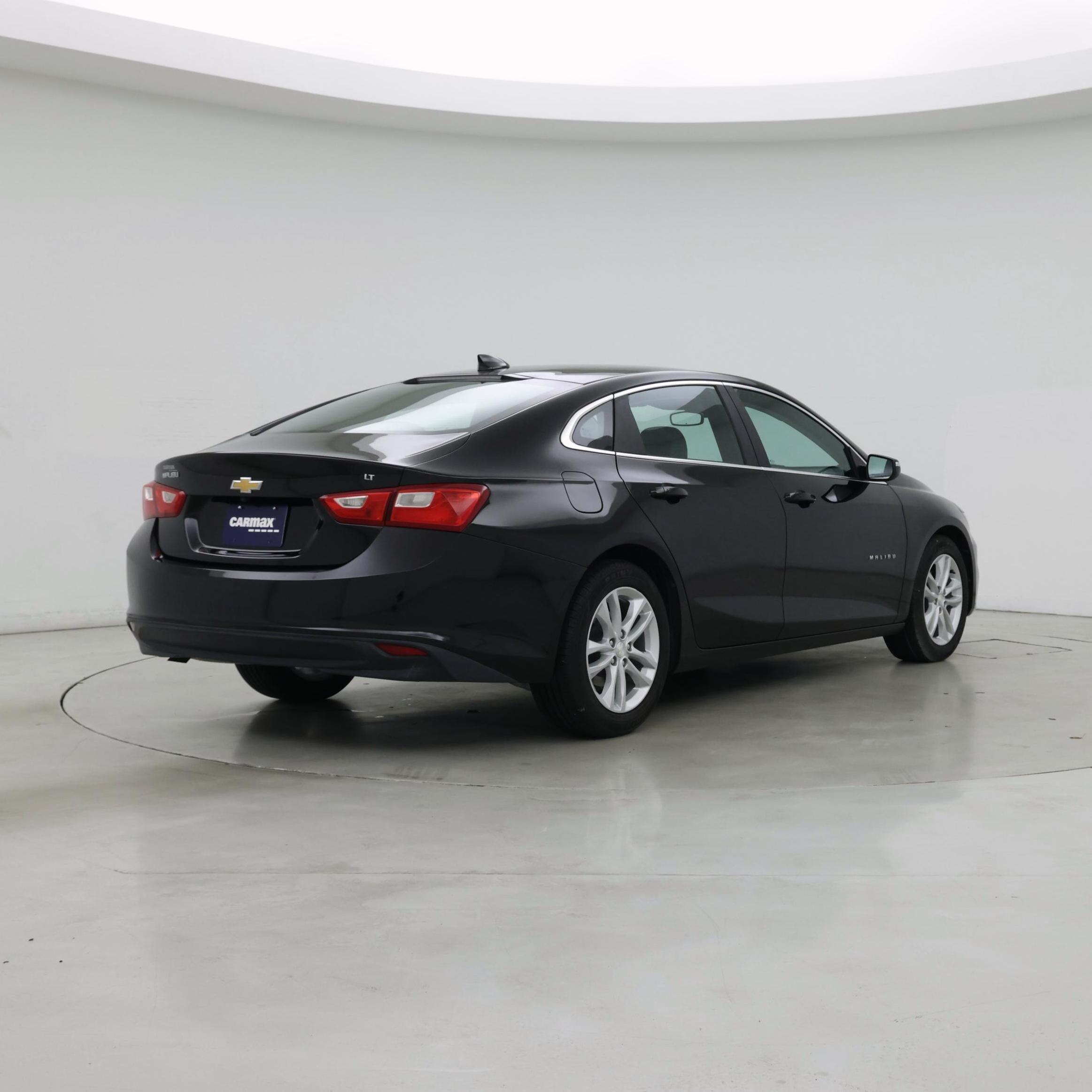 Thumbnail: 2017 Chevrolet Malibu - 8
