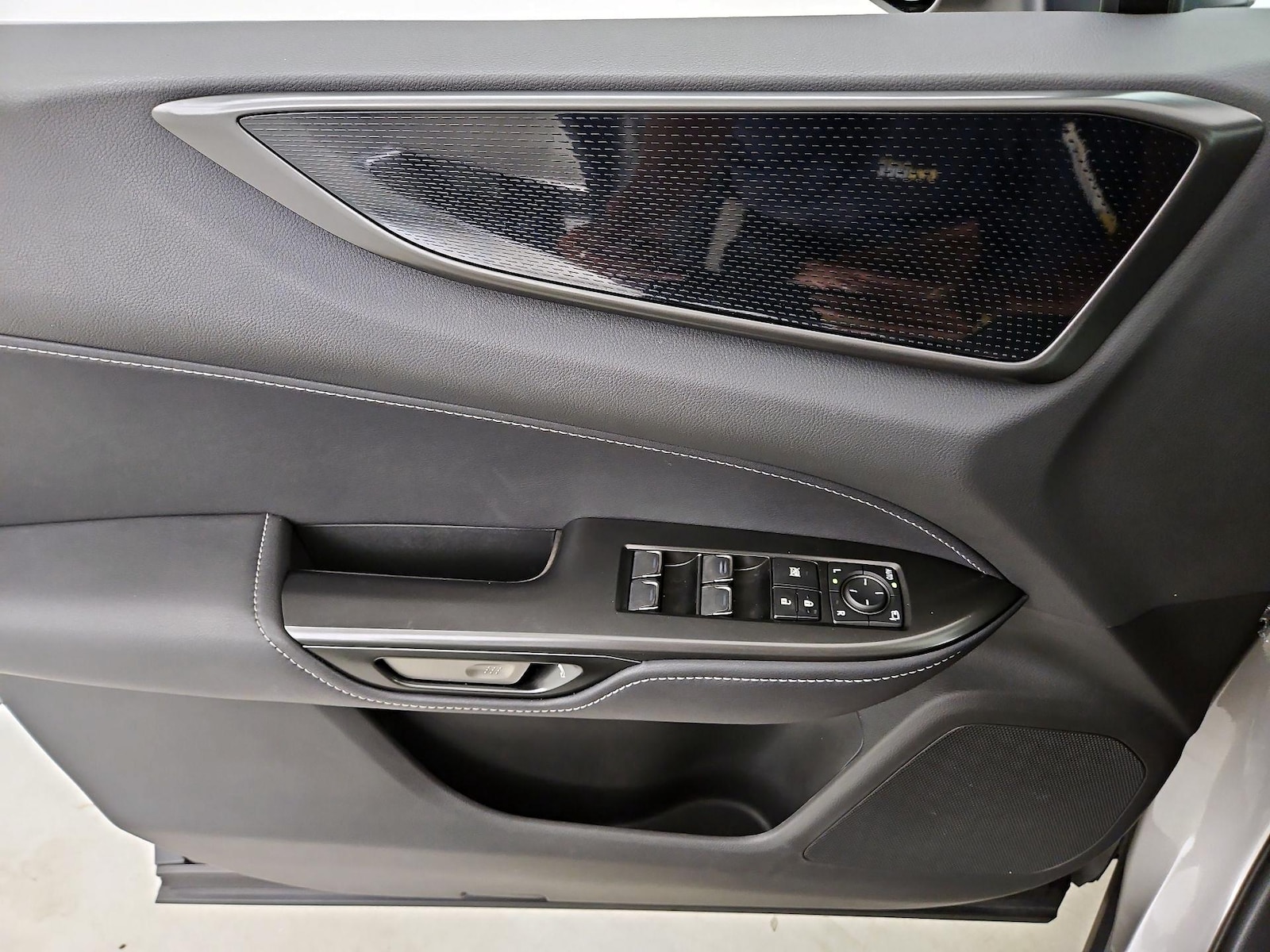 2025 Lexus NX 250 - Photo 11