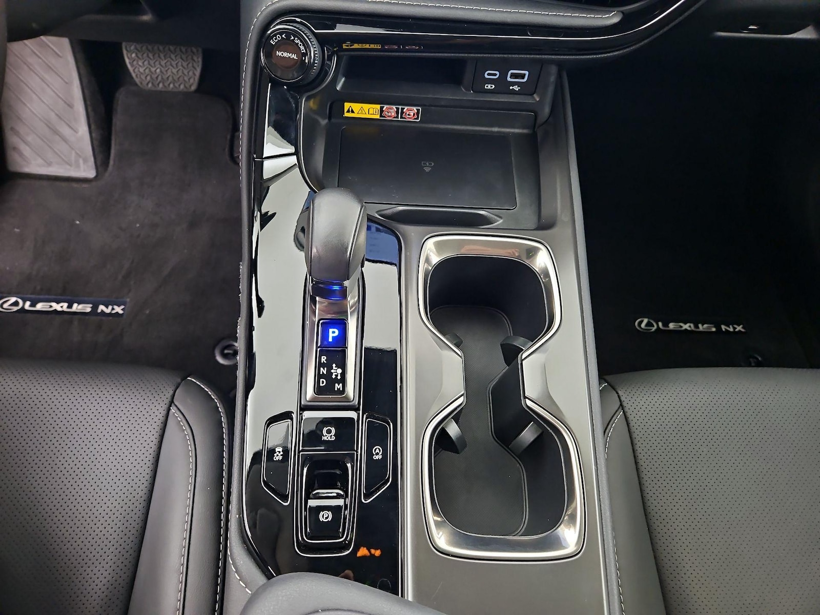 2025 Lexus NX 250 - Photo 16