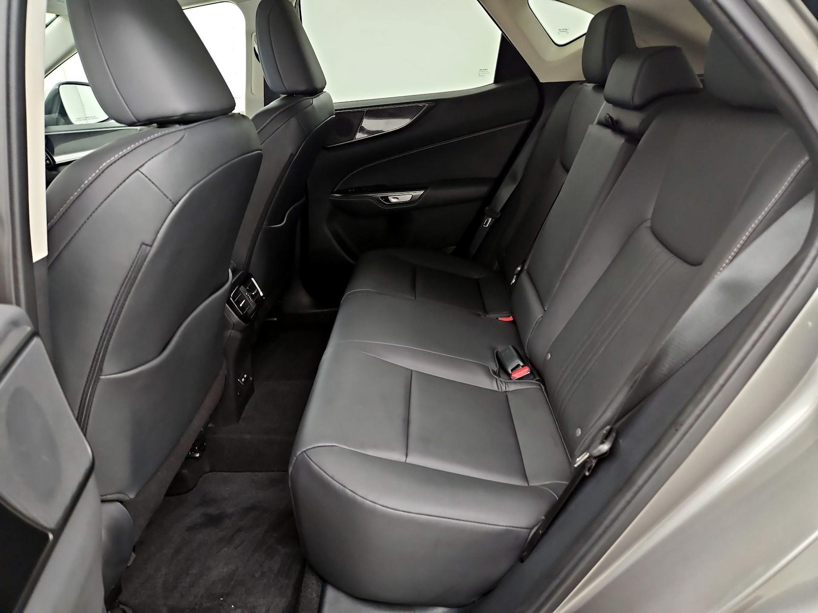 2025 Lexus NX 250 - Photo 18