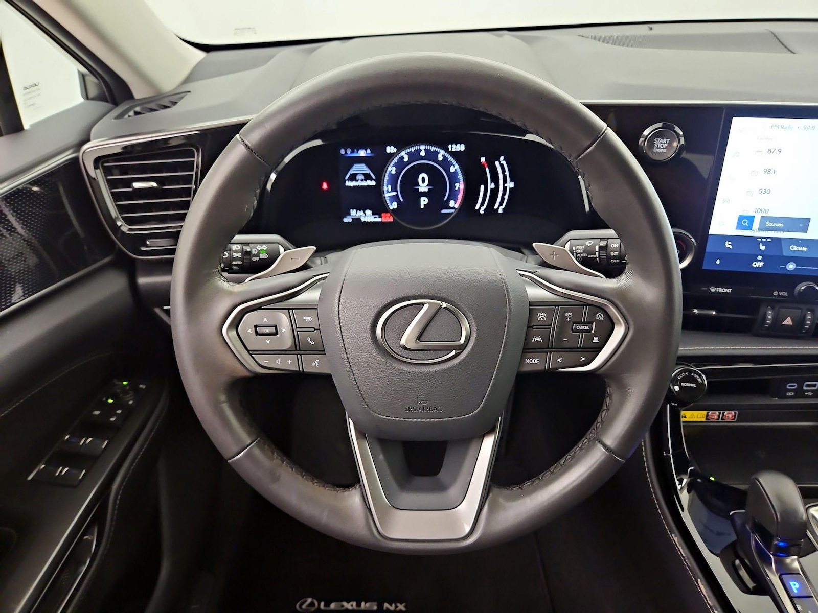 2025 Lexus NX 250 - Photo 9