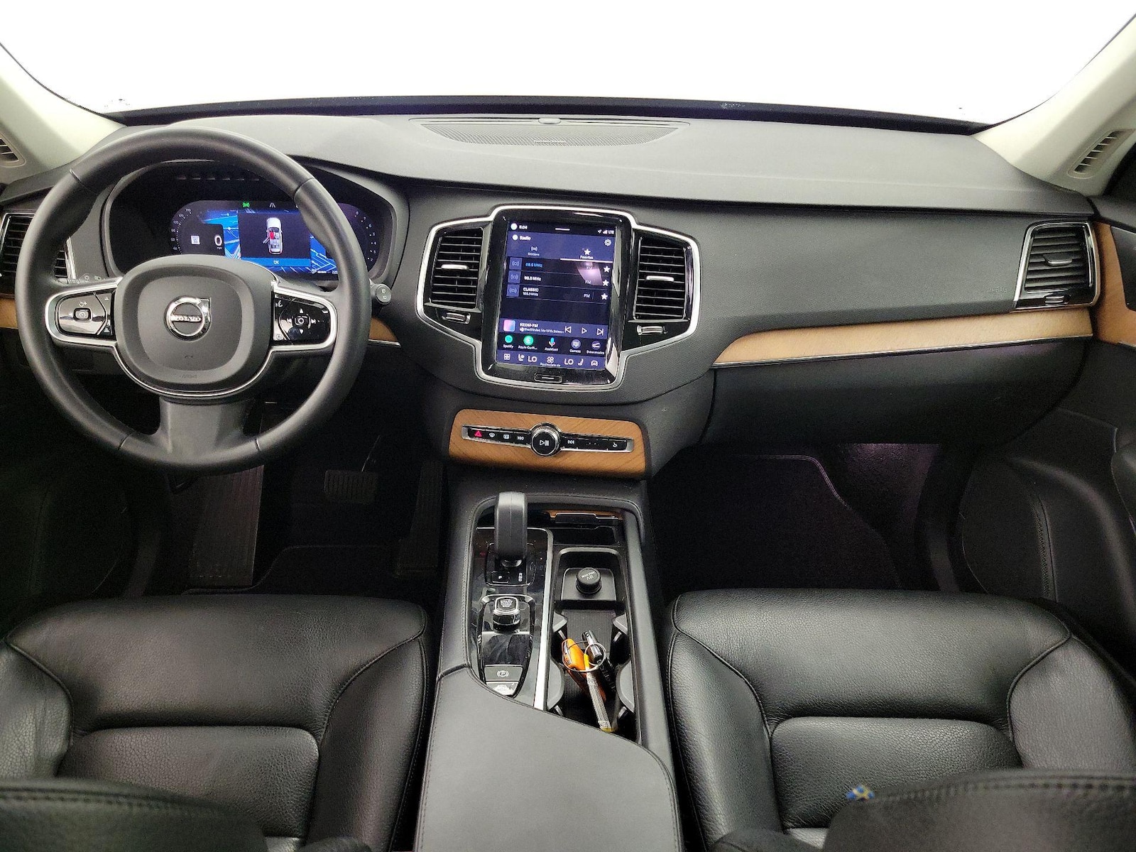 2023 Volvo XC90 Plus - Photo 10