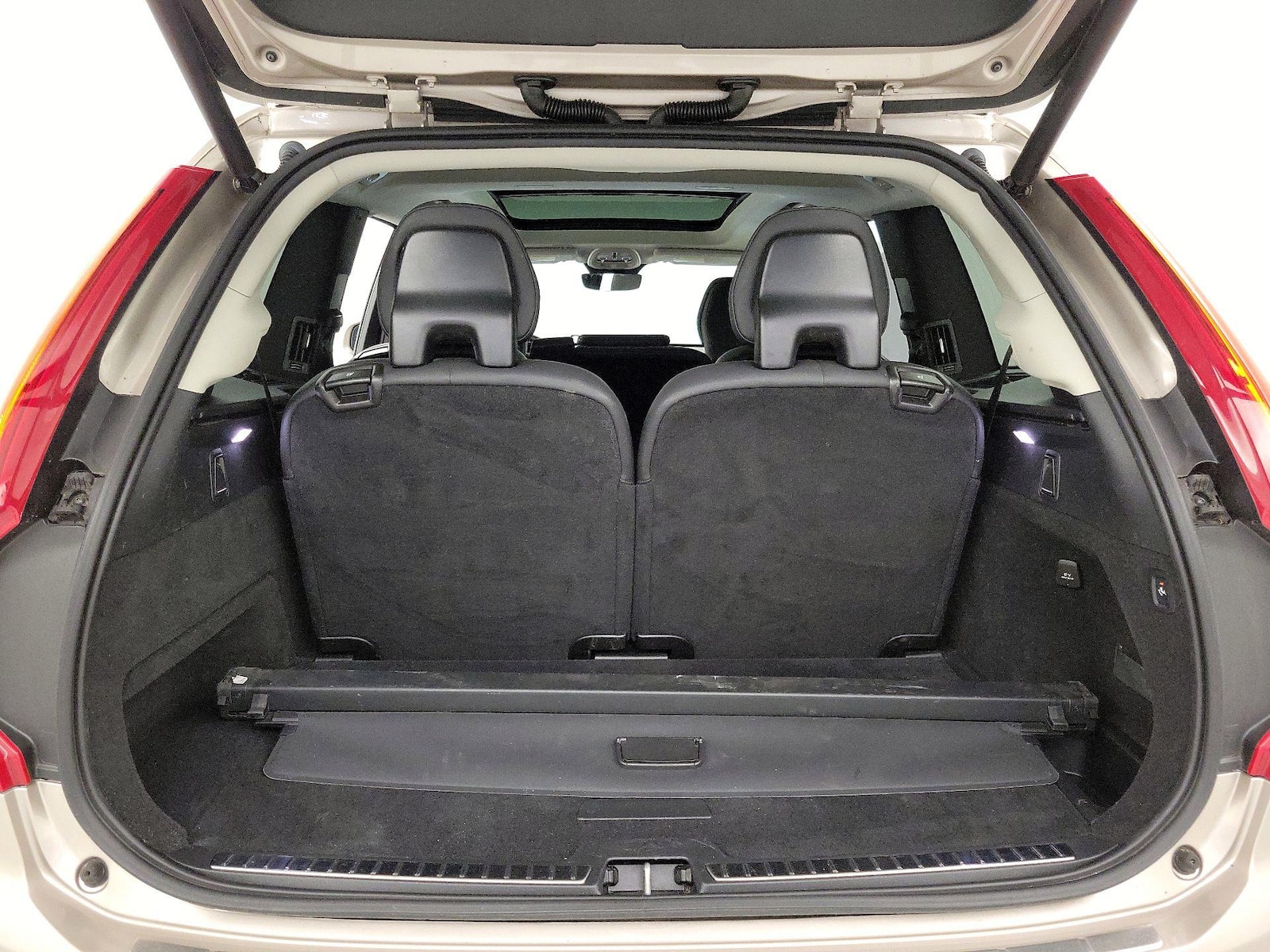 2023 Volvo XC90 Plus - Photo 23