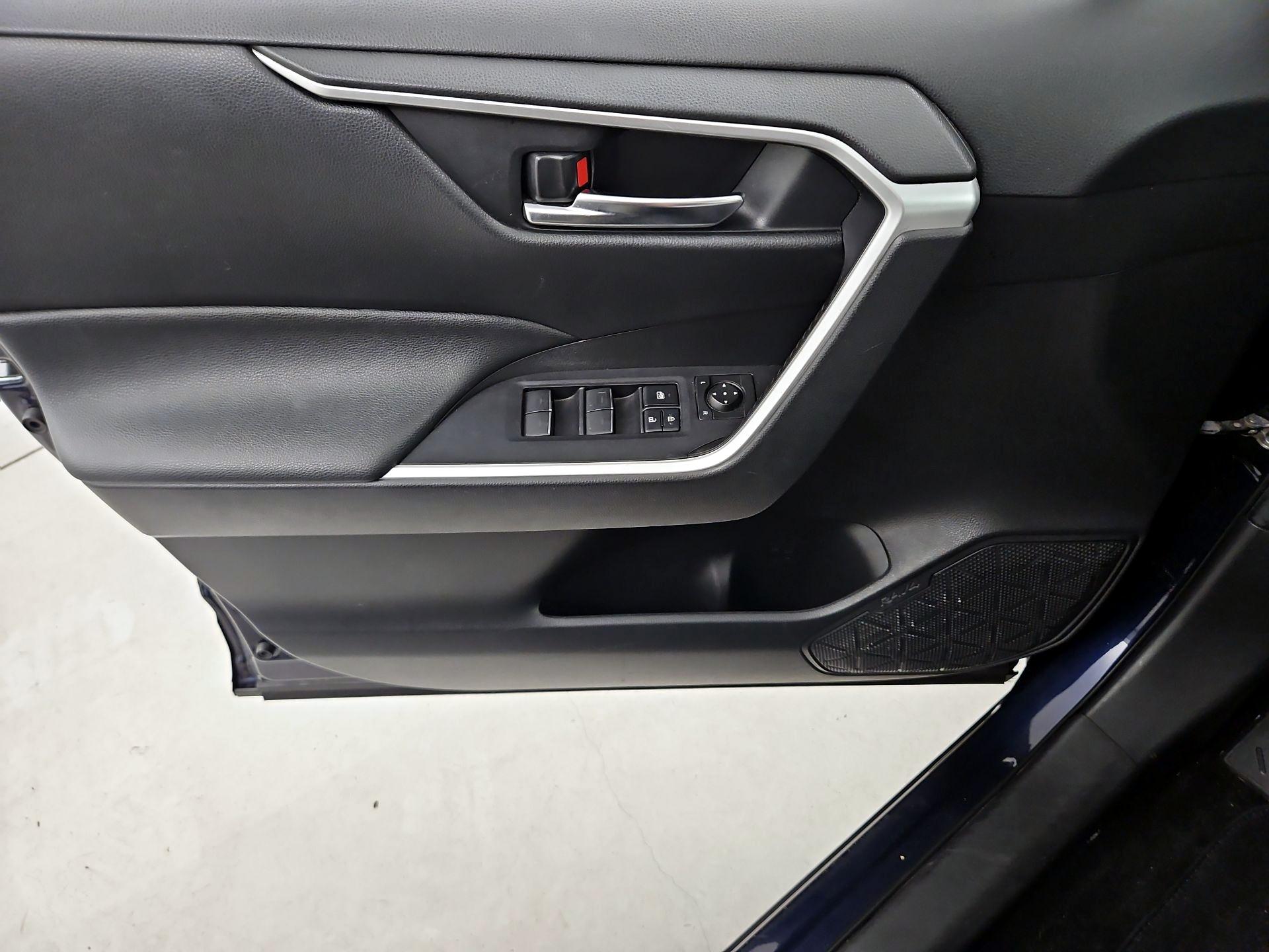 Thumbnail: 2023 Toyota RAV4 - 12