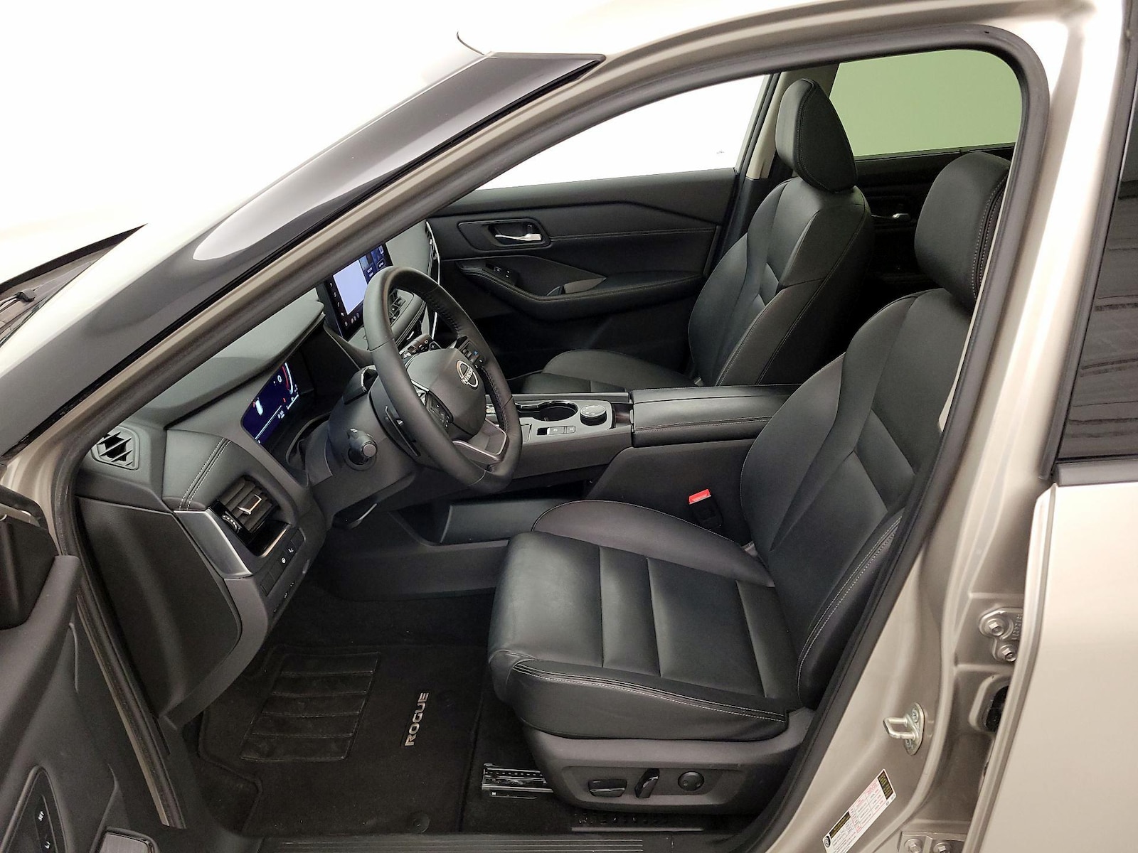 2025 Nissan Rogue SL - Photo 12