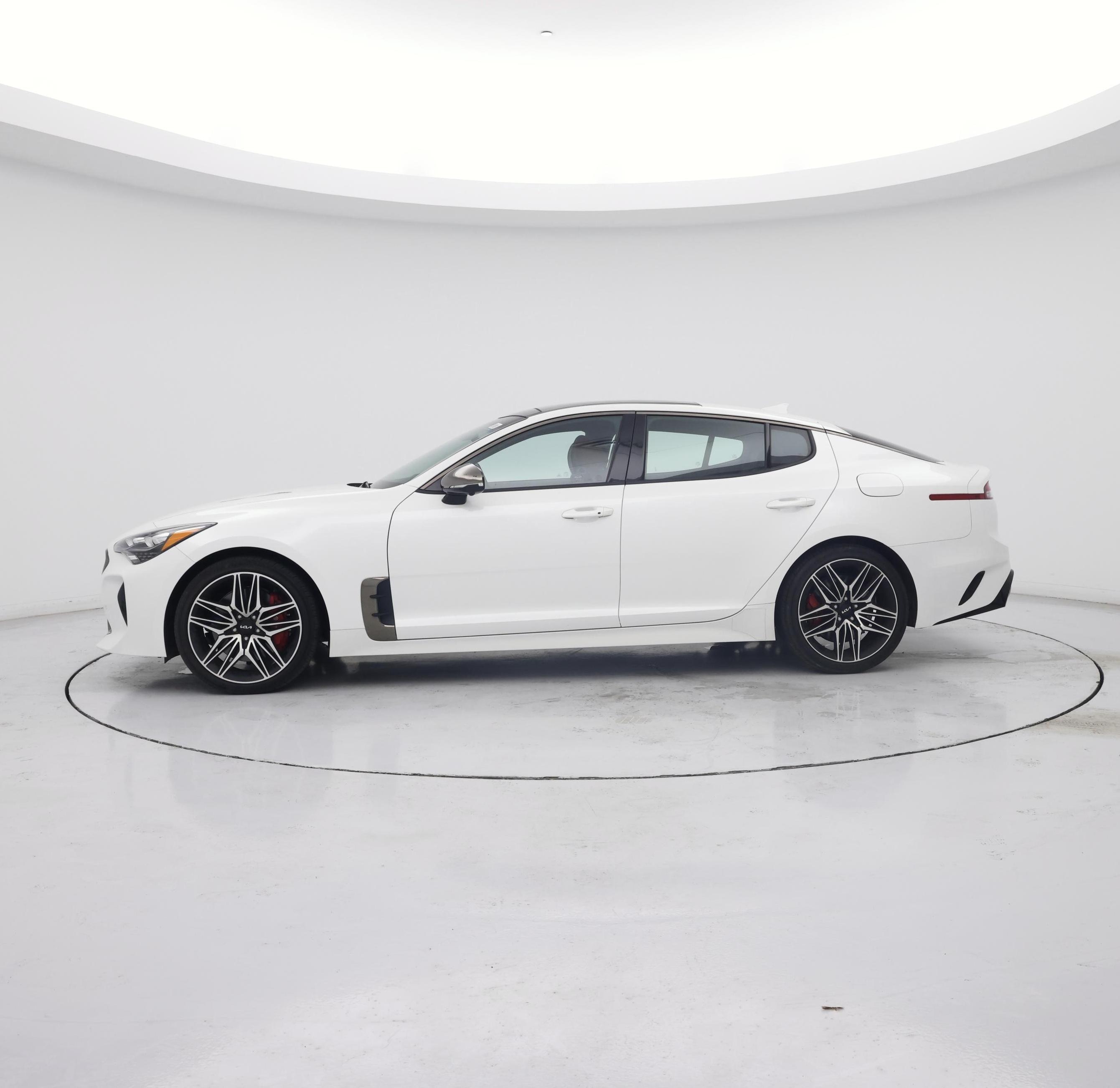 Thumbnail: 2023 Kia Stinger - 3