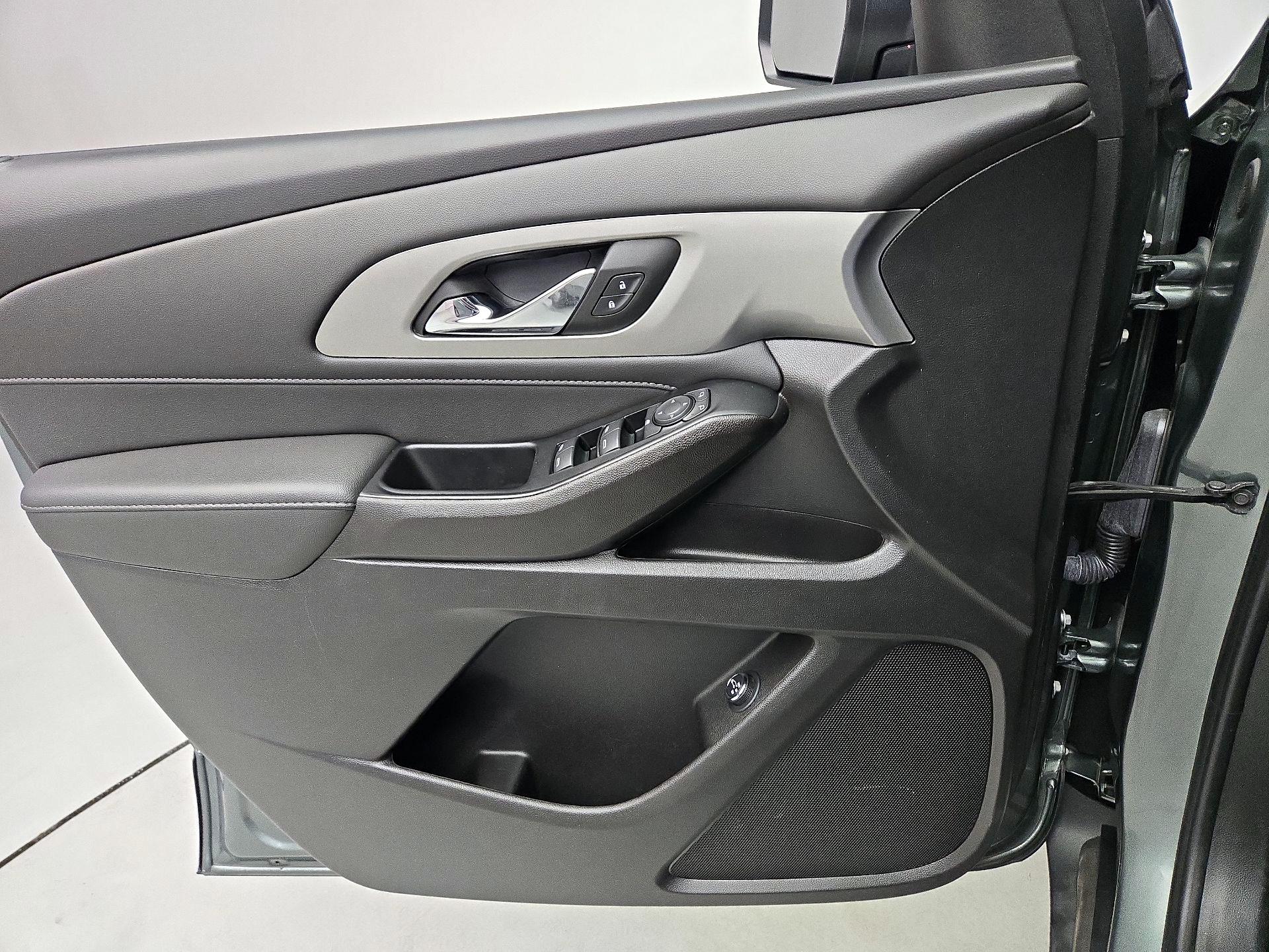 Thumbnail: 2023 Chevrolet Traverse - 12