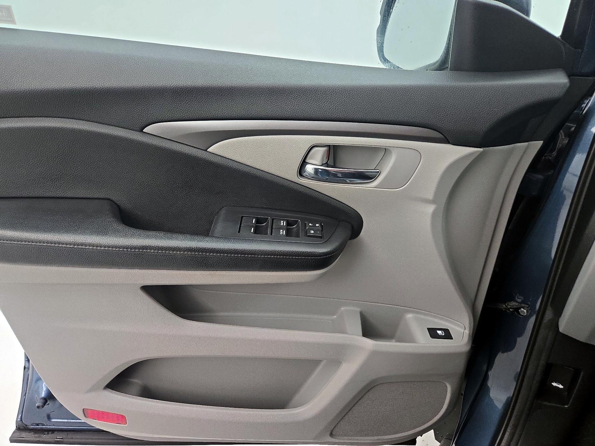 Thumbnail: 2019 Honda Pilot - 12