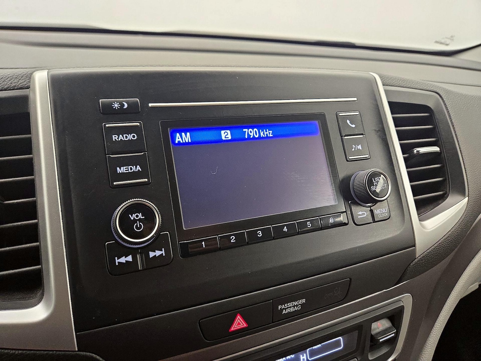 2019 Honda Pilot LX - Photo 16