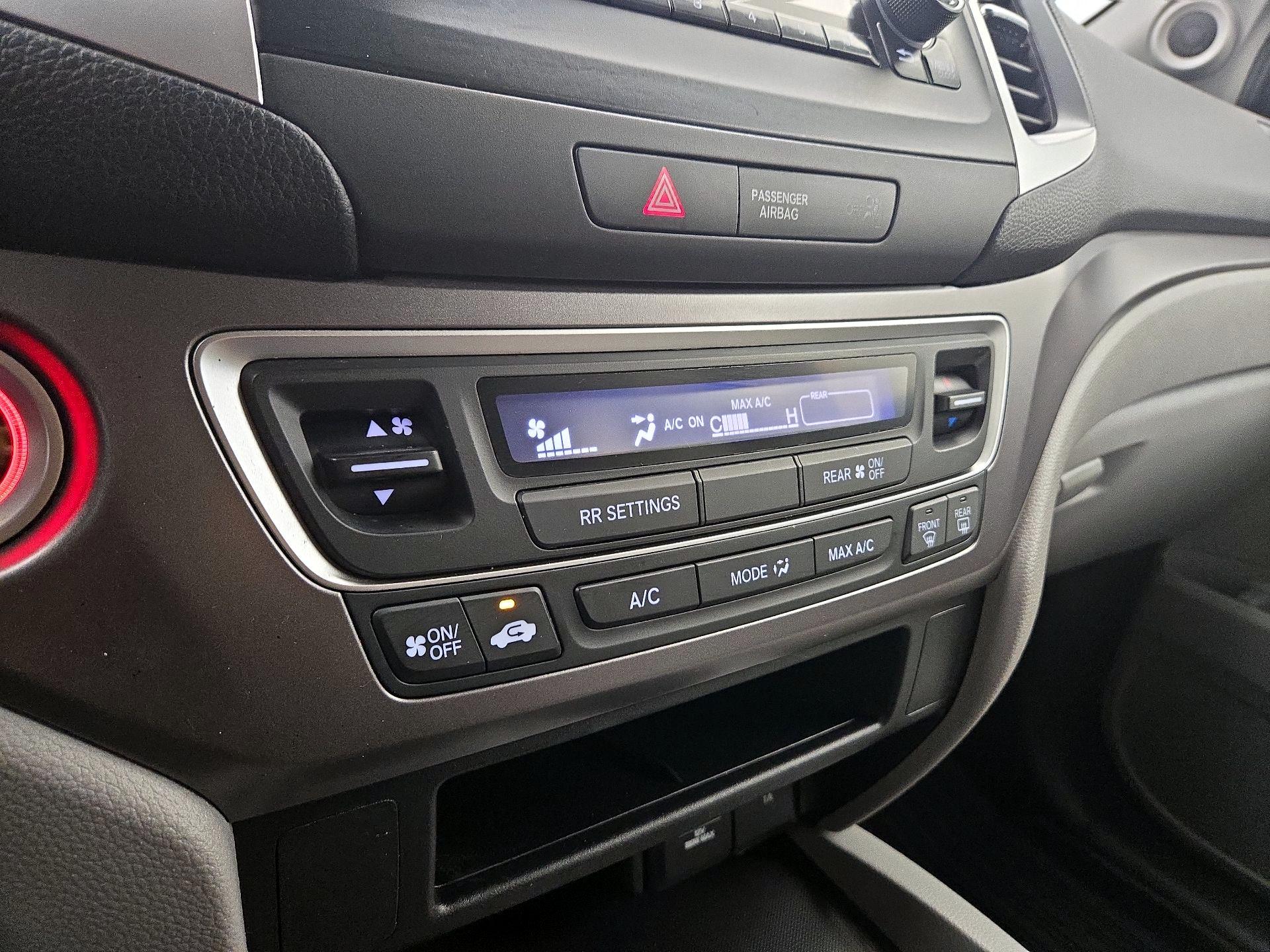 Thumbnail: 2019 Honda Pilot - 16