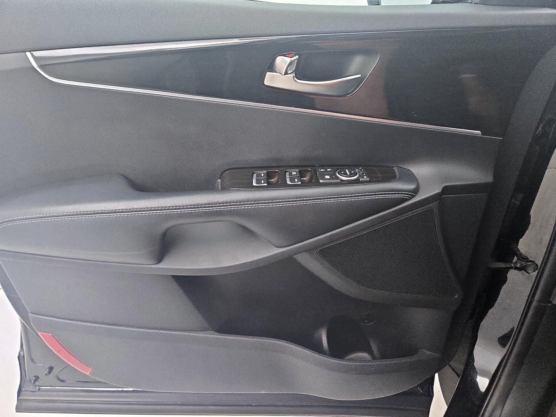Thumbnail: 2019 Kia Sorento - 12