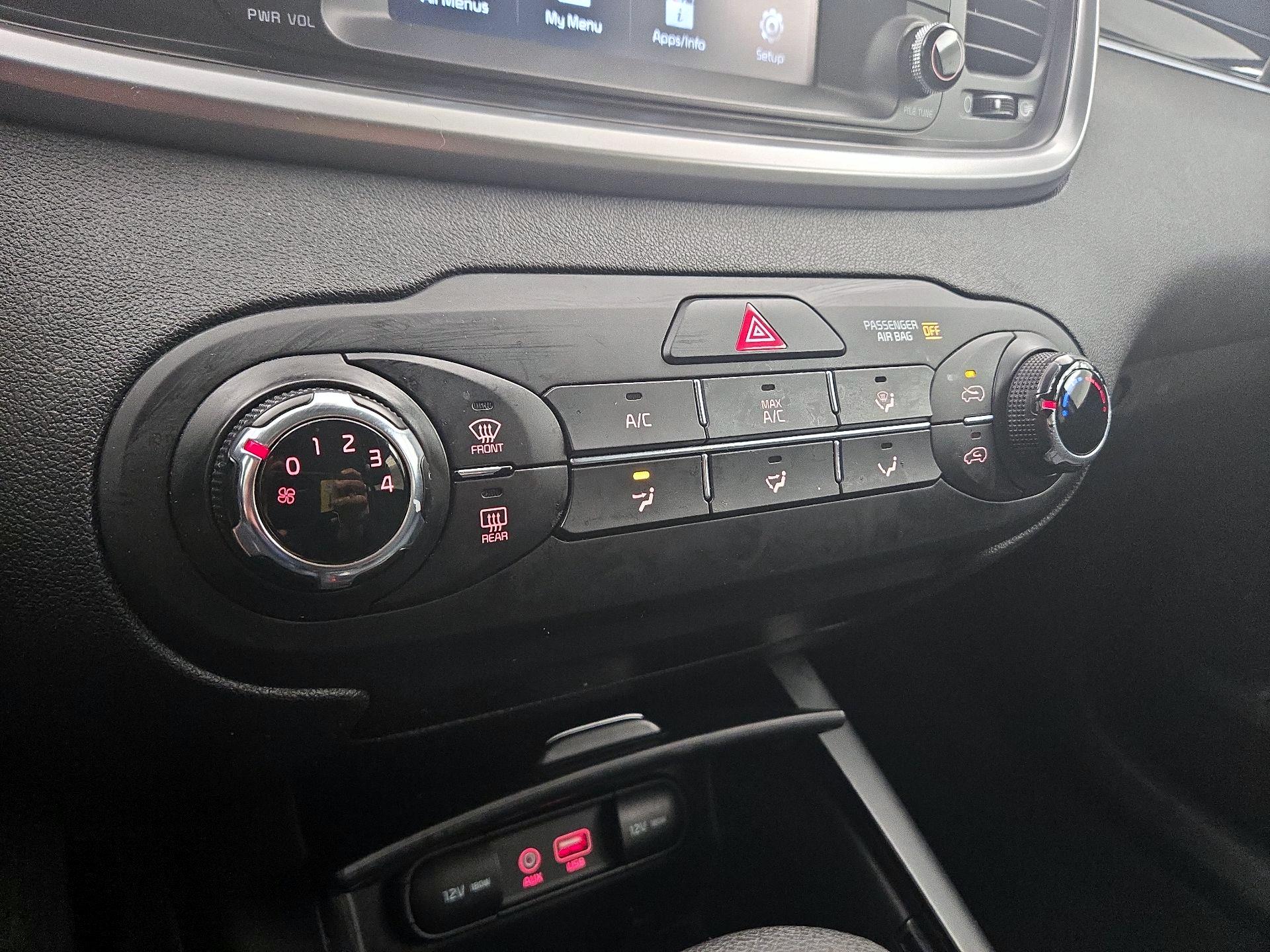 Thumbnail: 2019 Kia Sorento - 16