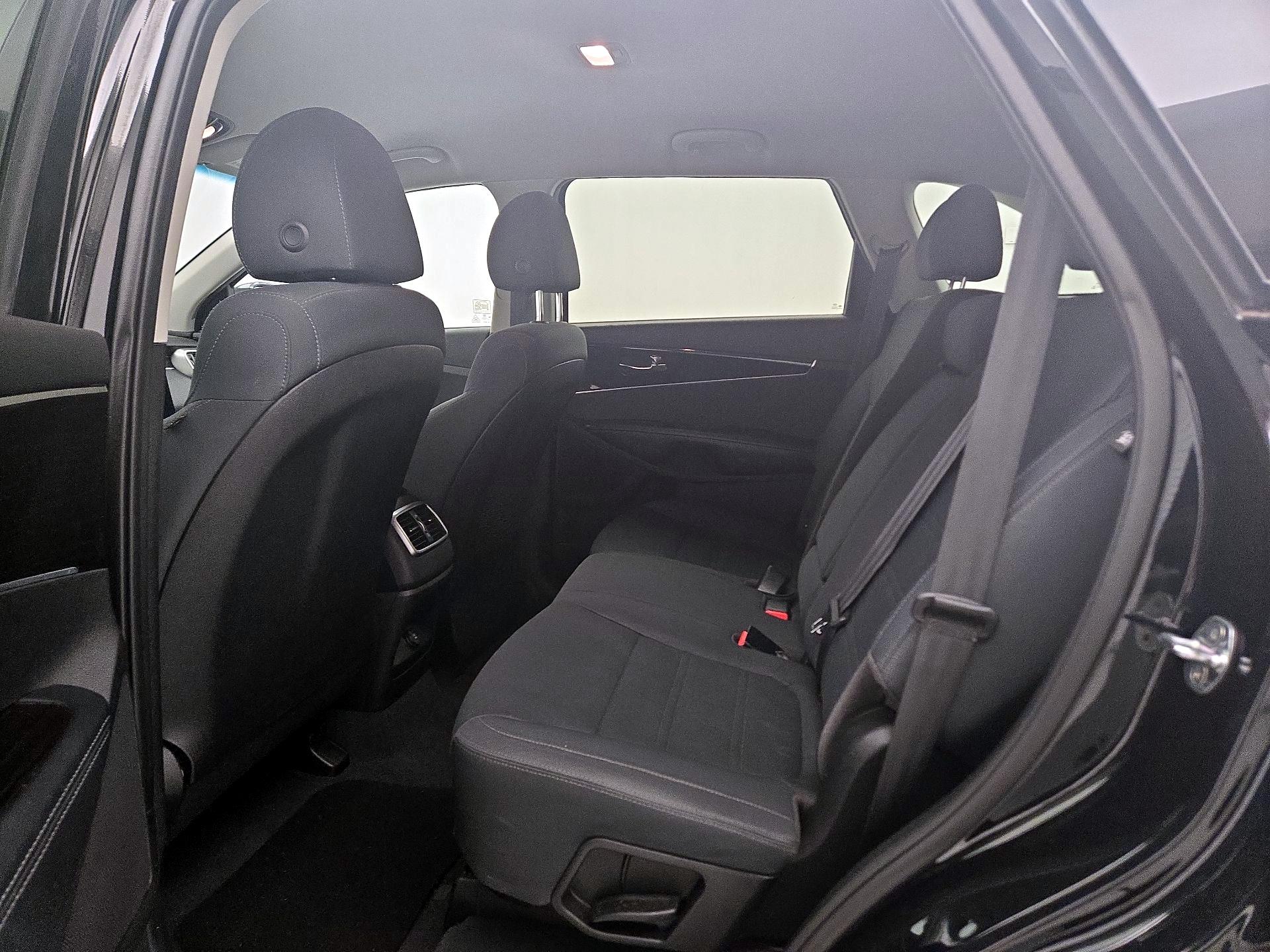 Thumbnail: 2019 Kia Sorento - 19