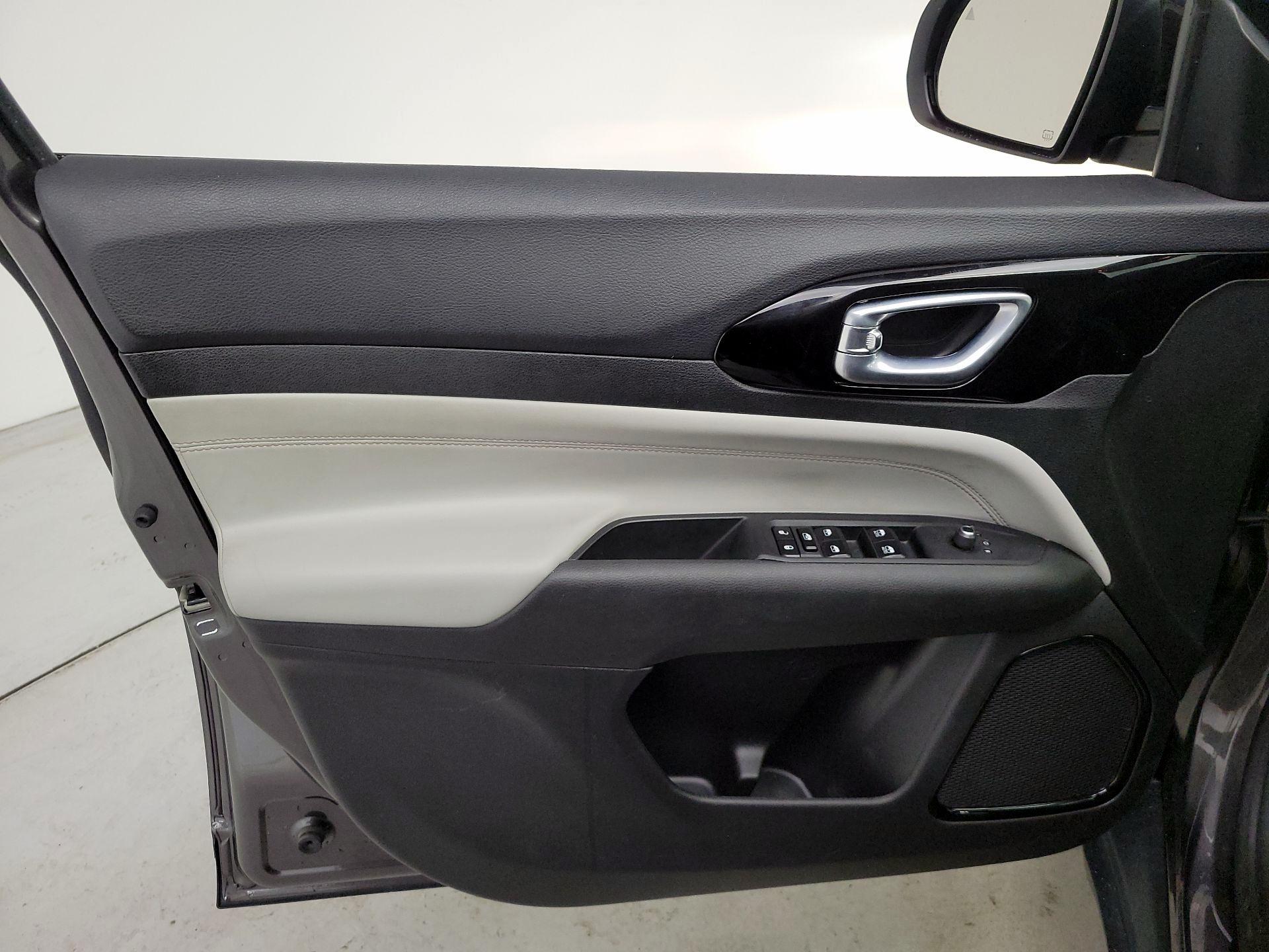 Thumbnail: 2023 Jeep Compass - 12