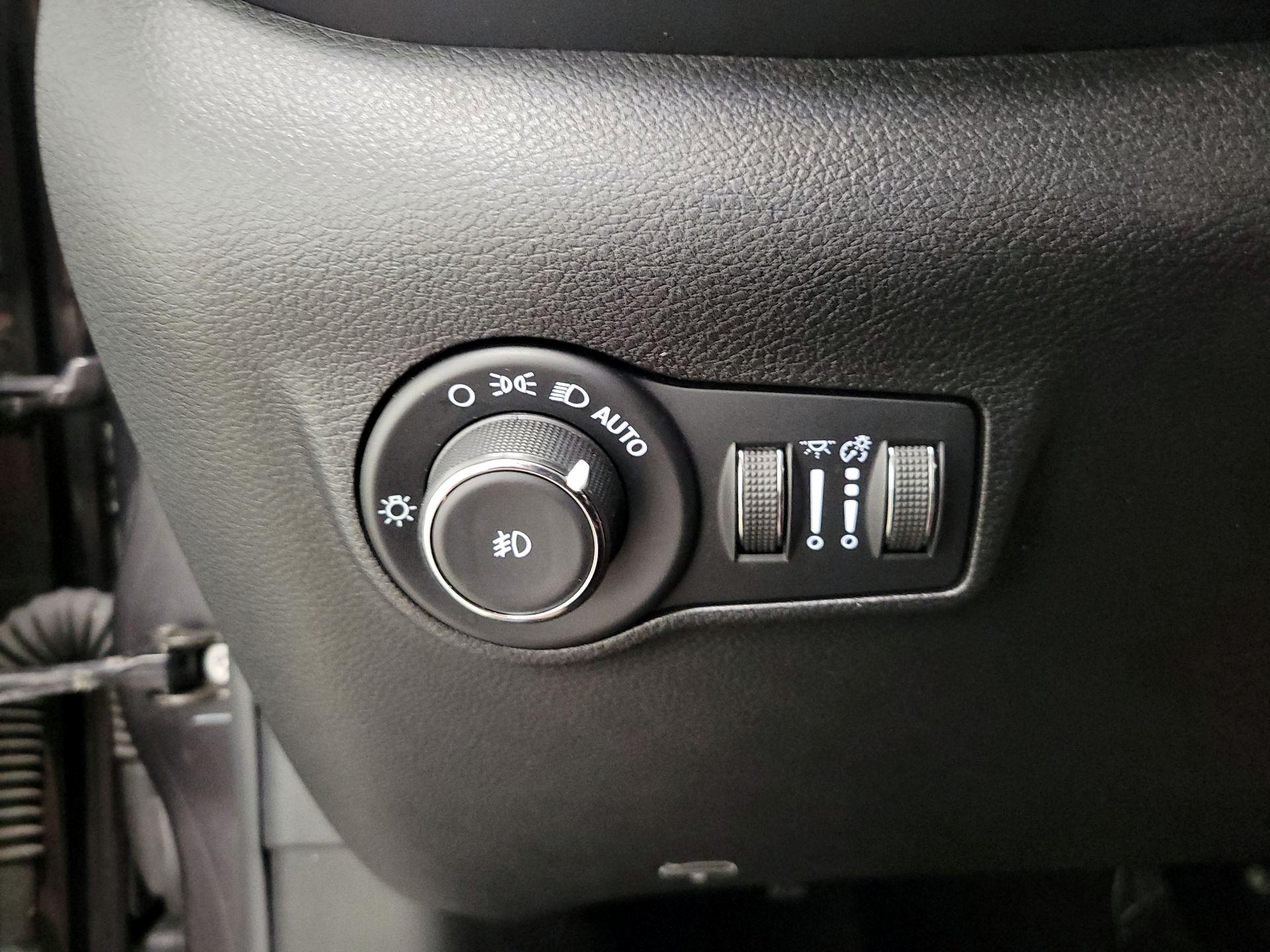 Thumbnail: 2023 Jeep Compass - 13