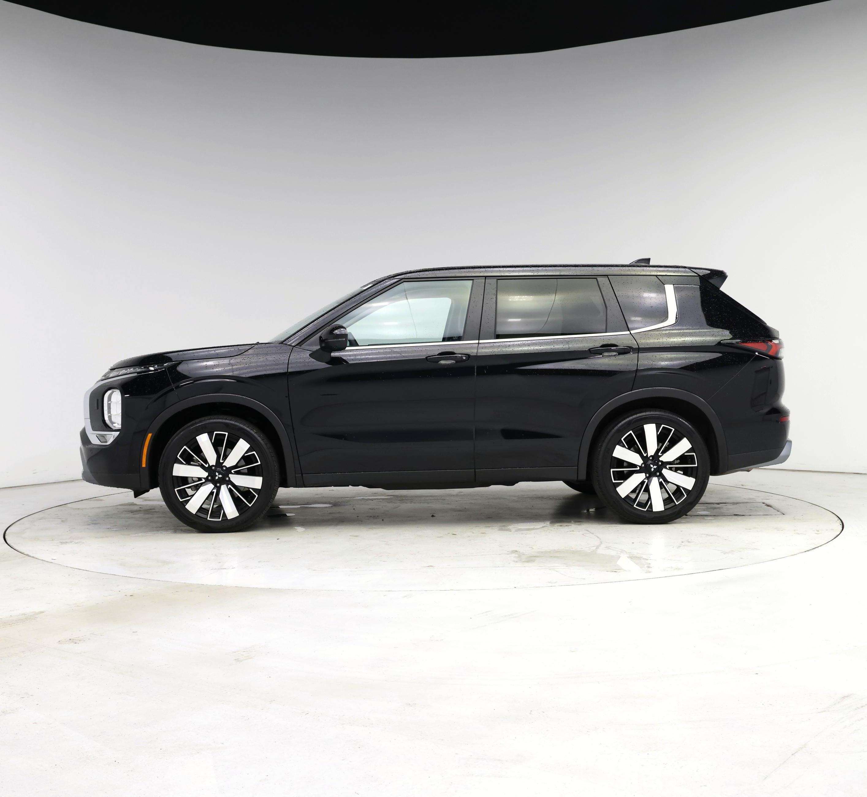 Thumbnail: 2025 Mitsubishi Outlander - 3