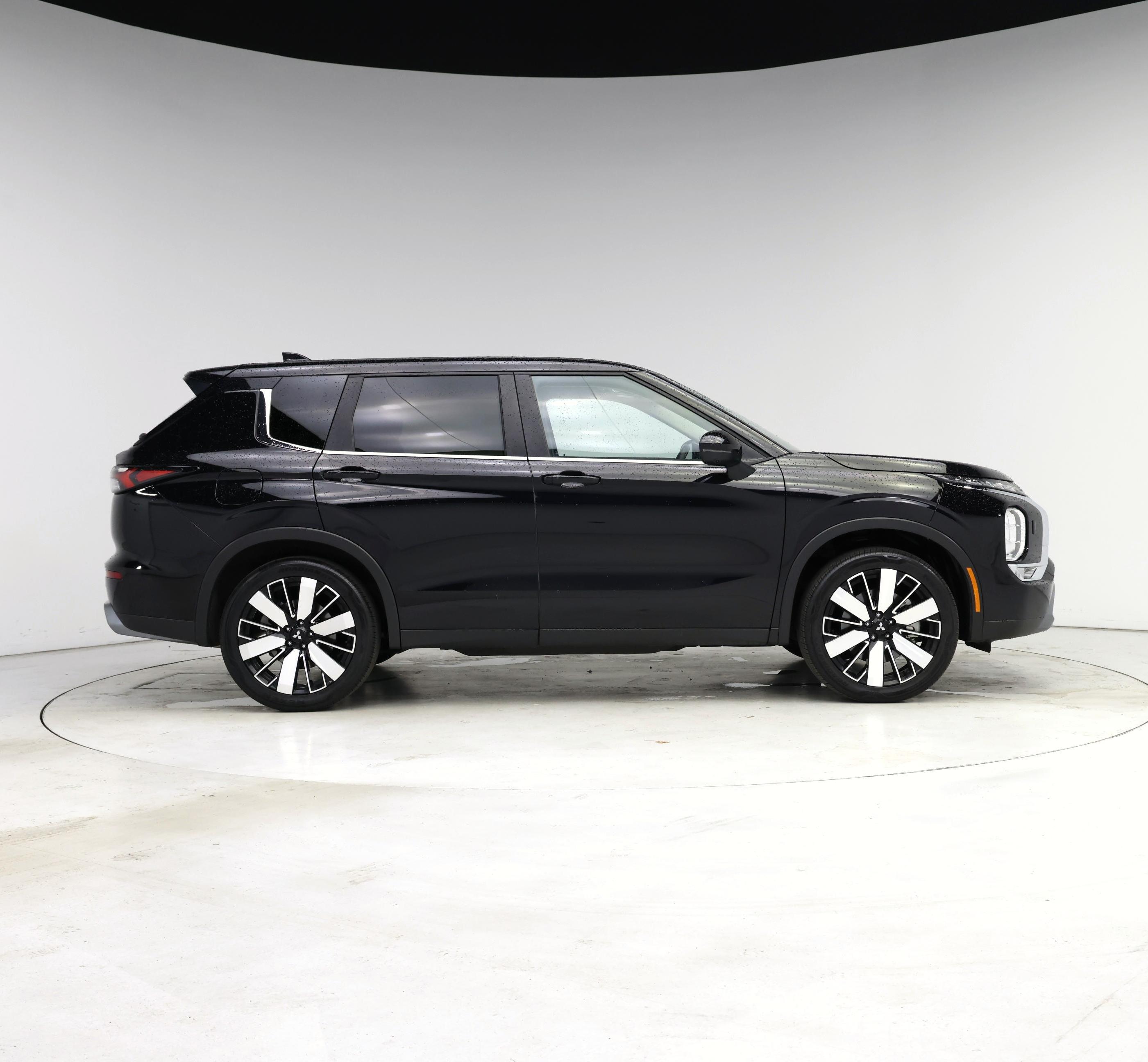 Thumbnail: 2025 Mitsubishi Outlander - 7