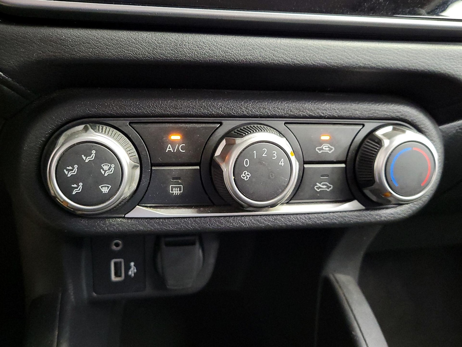 2025 Nissan Versa Sedan S - Photo 17