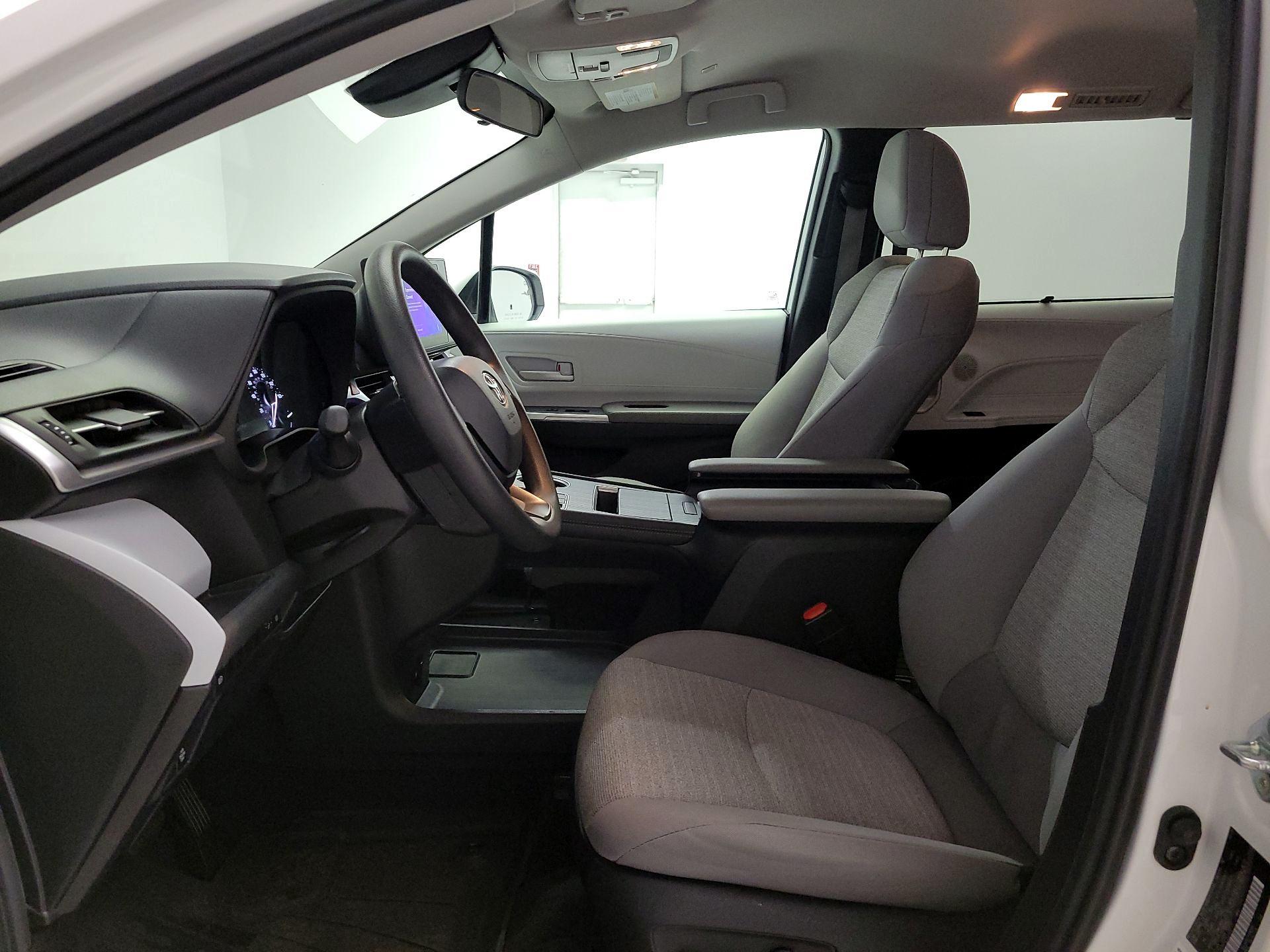 Thumbnail: 2025 Toyota Sienna - 11