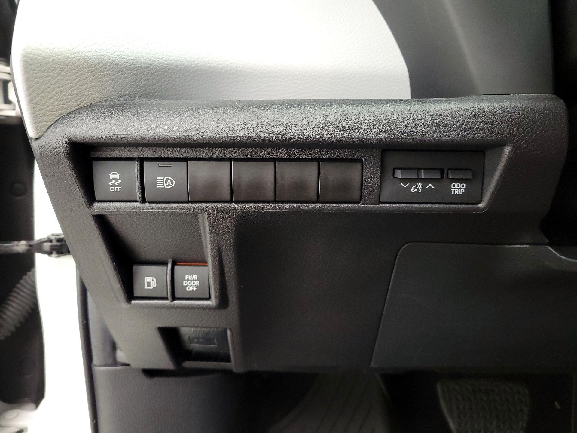 Thumbnail: 2025 Toyota Sienna - 13