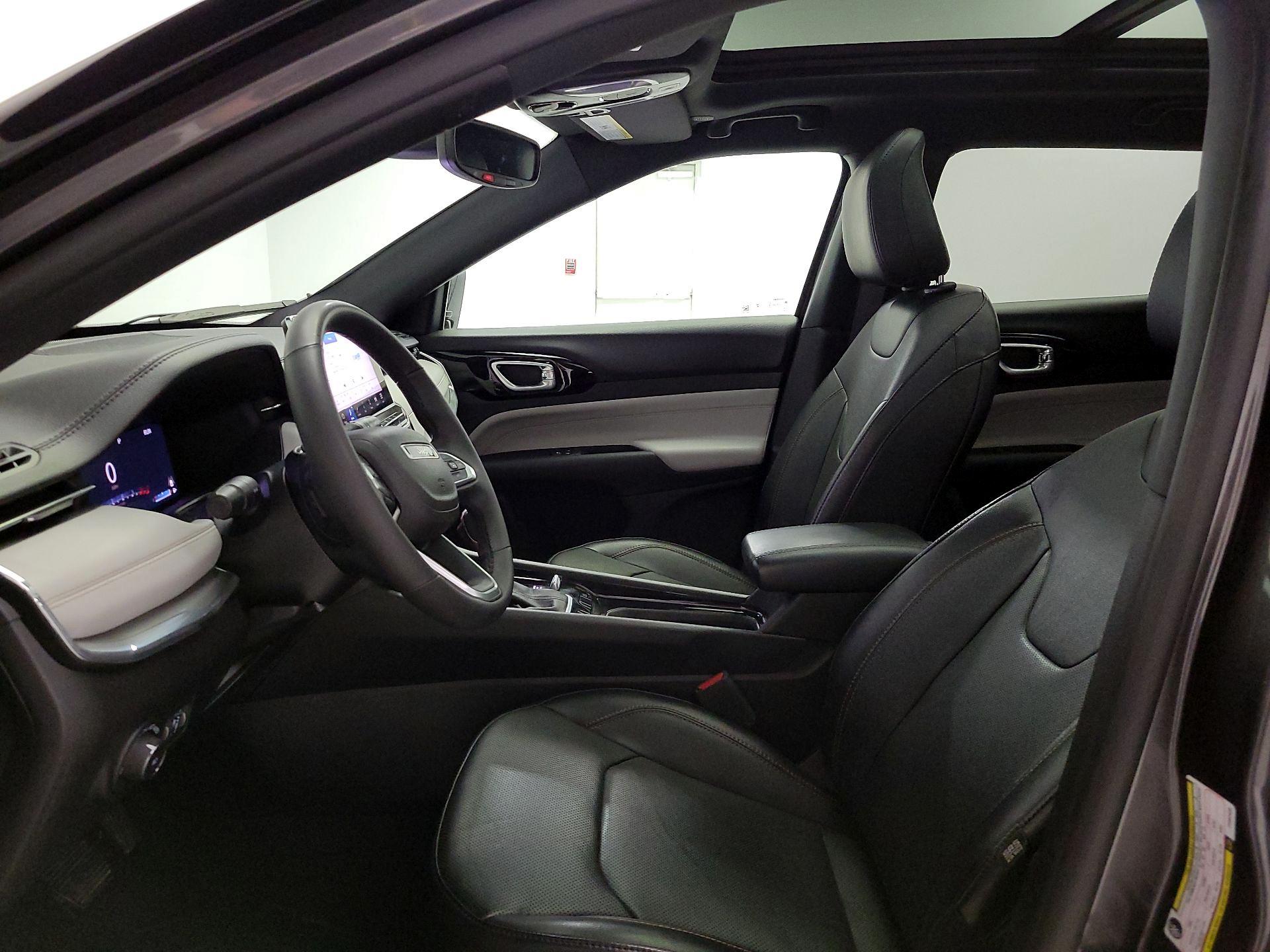 Thumbnail: 2023 Jeep Compass - 11