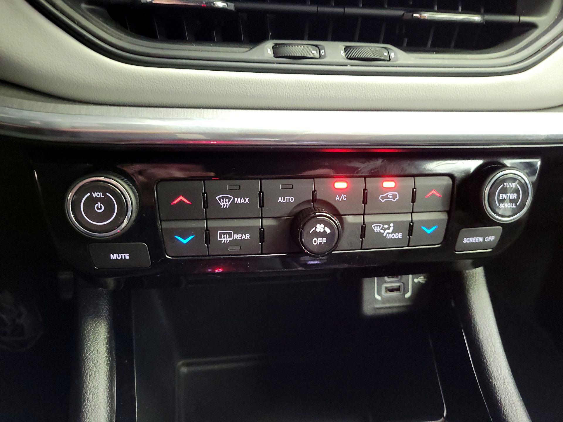 Thumbnail: 2023 Jeep Compass - 17