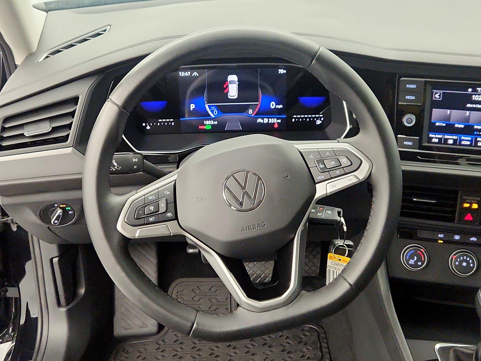 Thumbnail: 2023 Volkswagen Jetta - 10