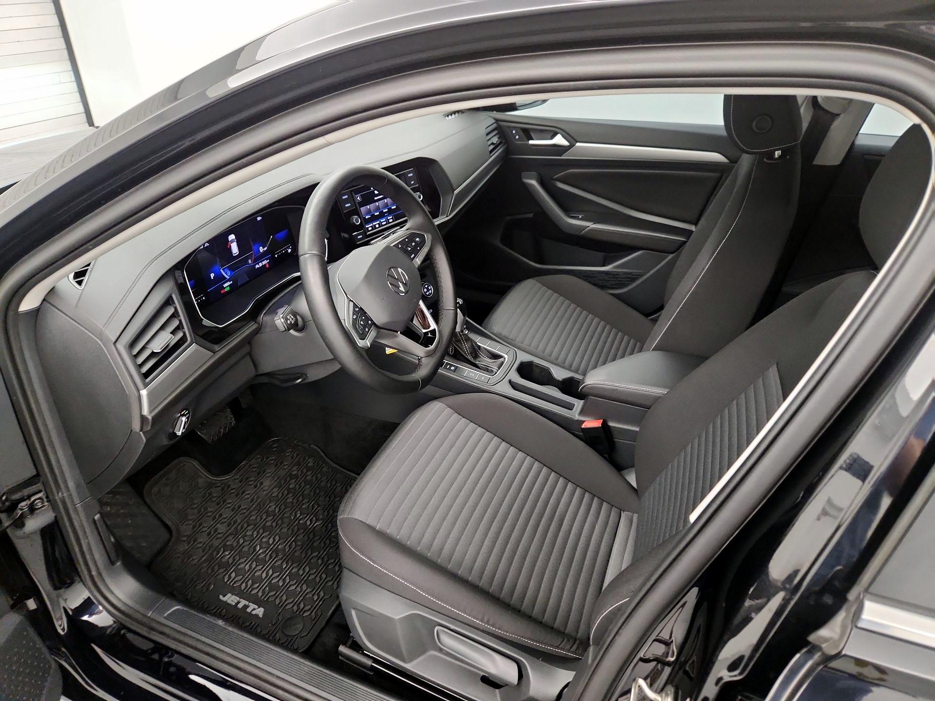 Thumbnail: 2023 Volkswagen Jetta - 11