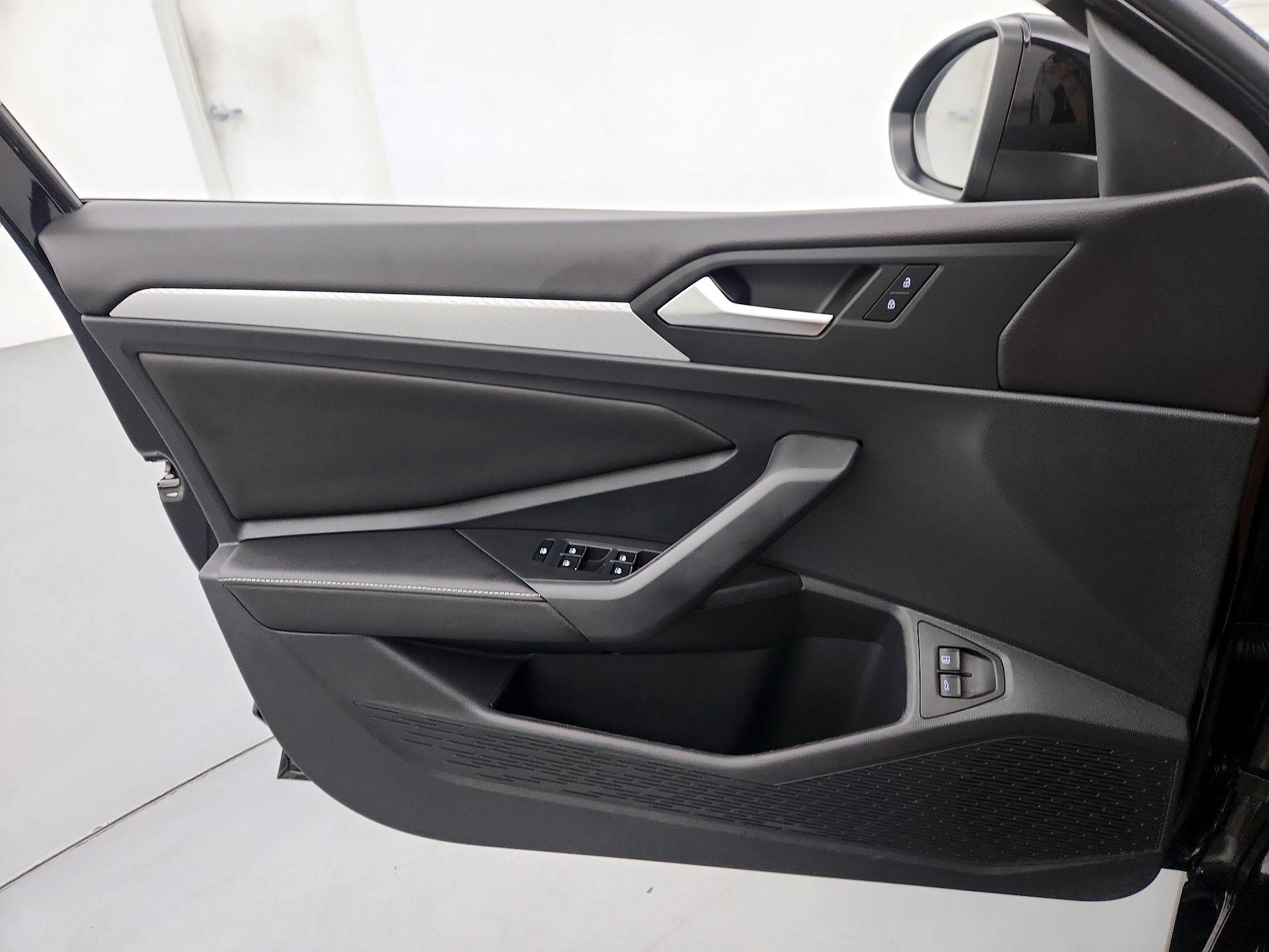 Thumbnail: 2023 Volkswagen Jetta - 12