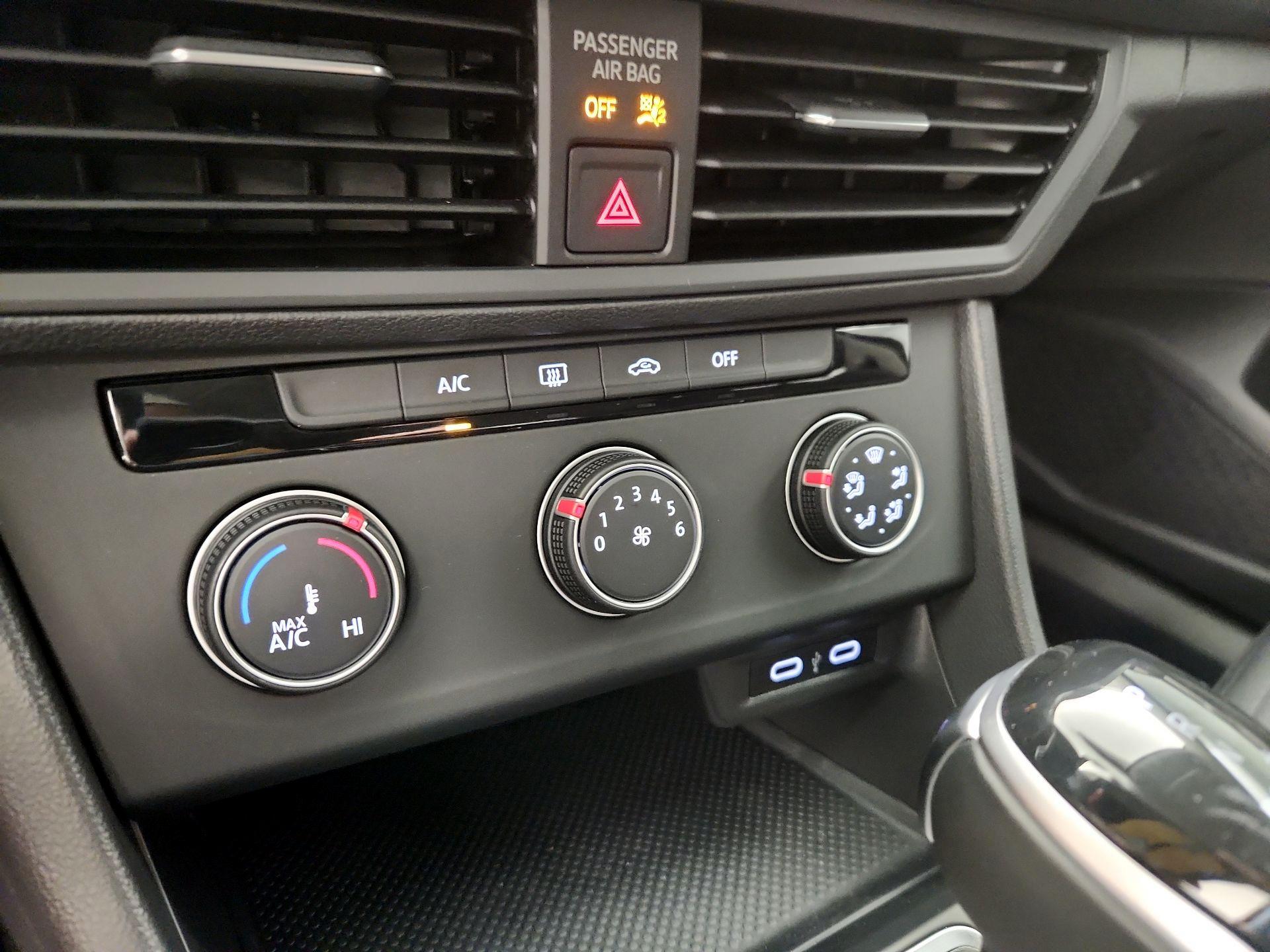 Thumbnail: 2023 Volkswagen Jetta - 16
