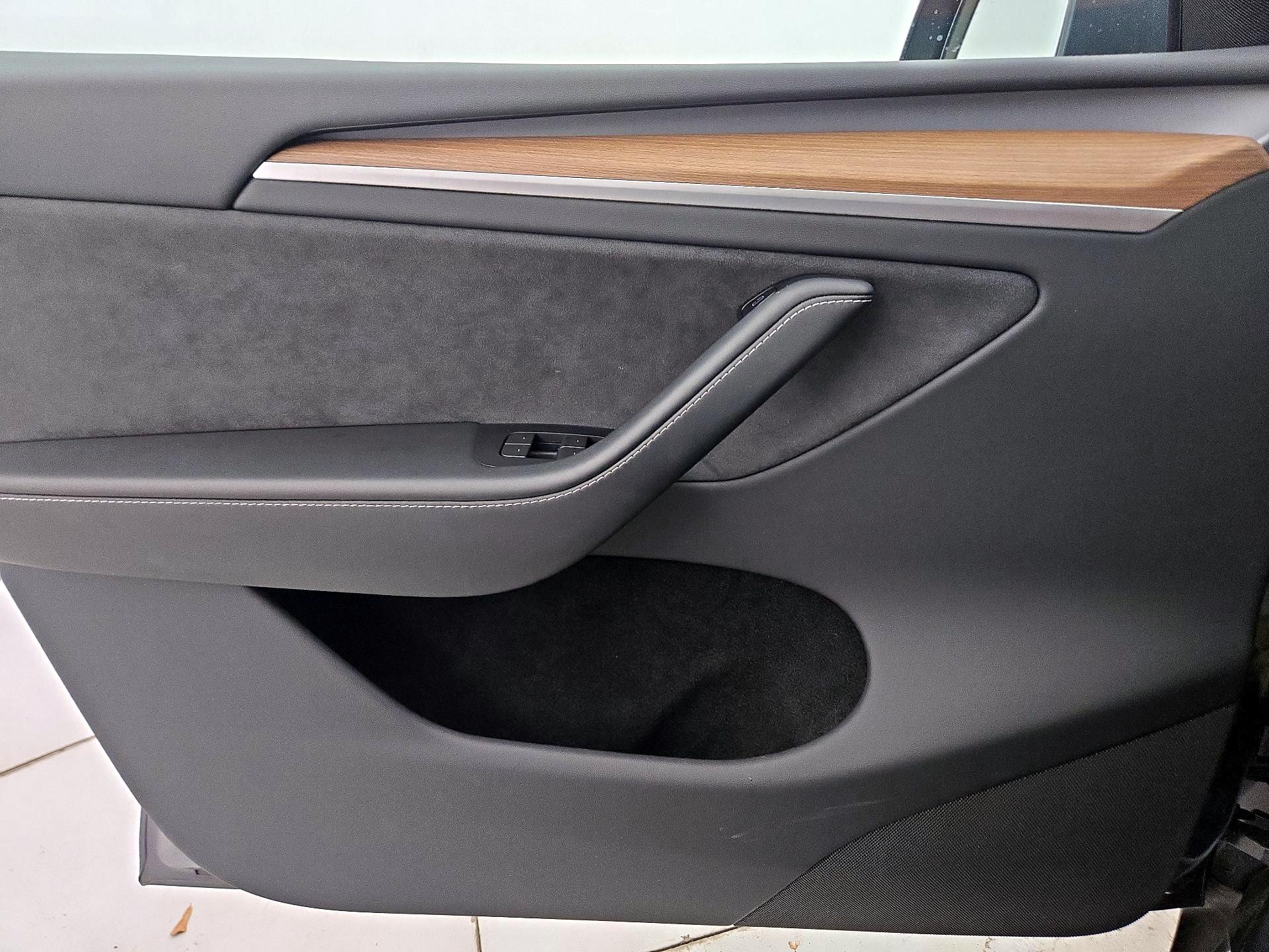 Thumbnail: 2023 Tesla Model Y - 12