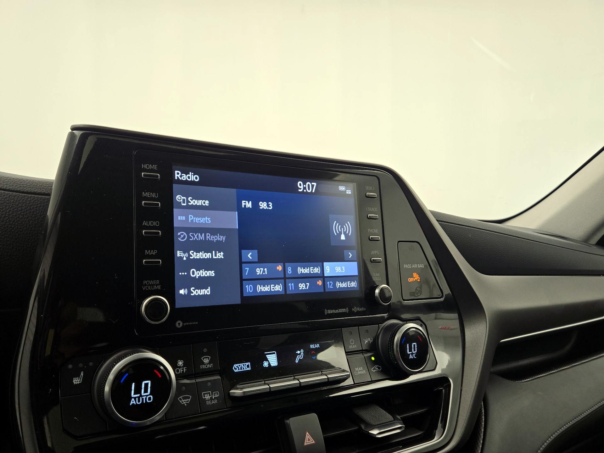 Thumbnail: 2022 Toyota Highlander - 15