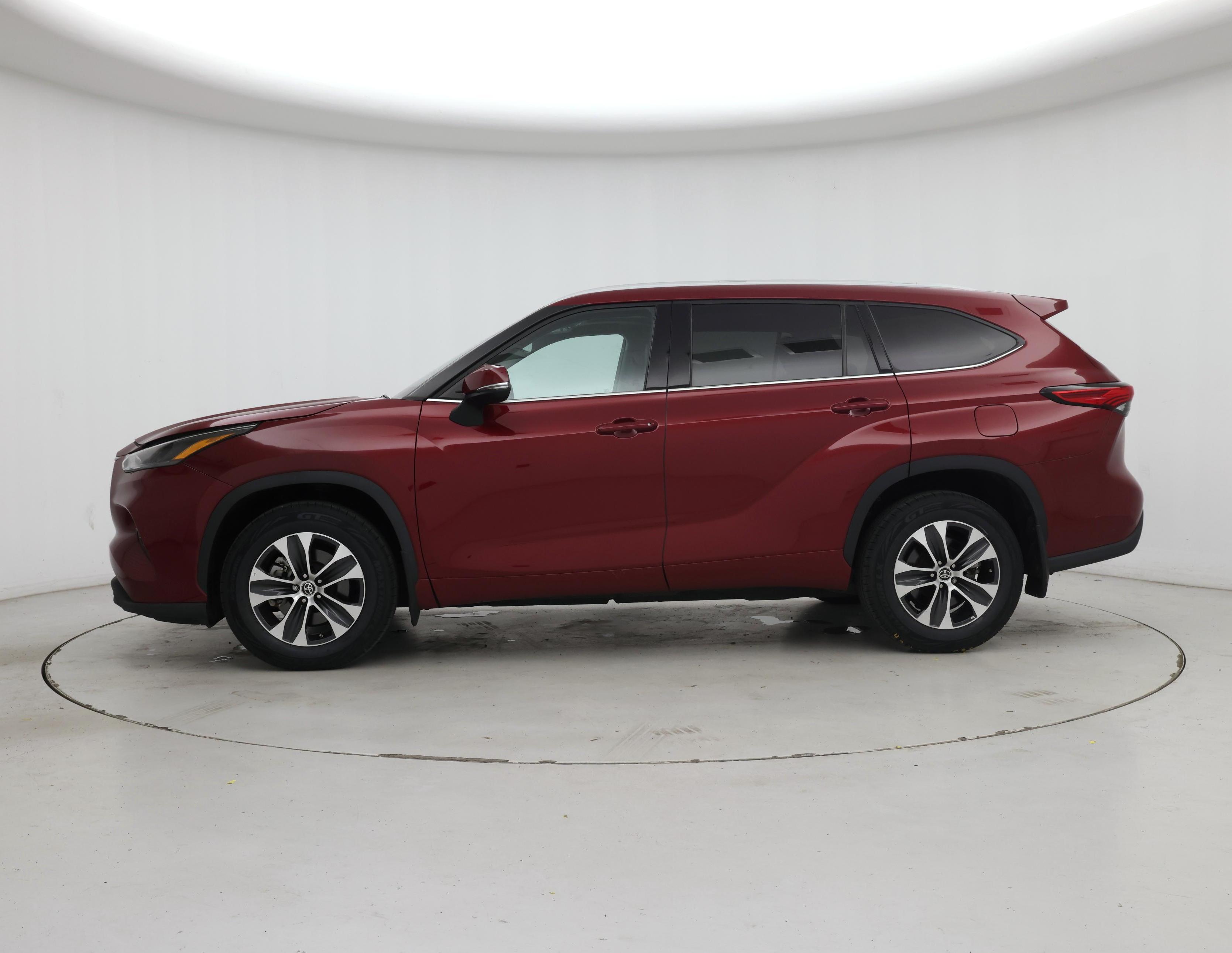 Thumbnail: 2022 Toyota Highlander - 3