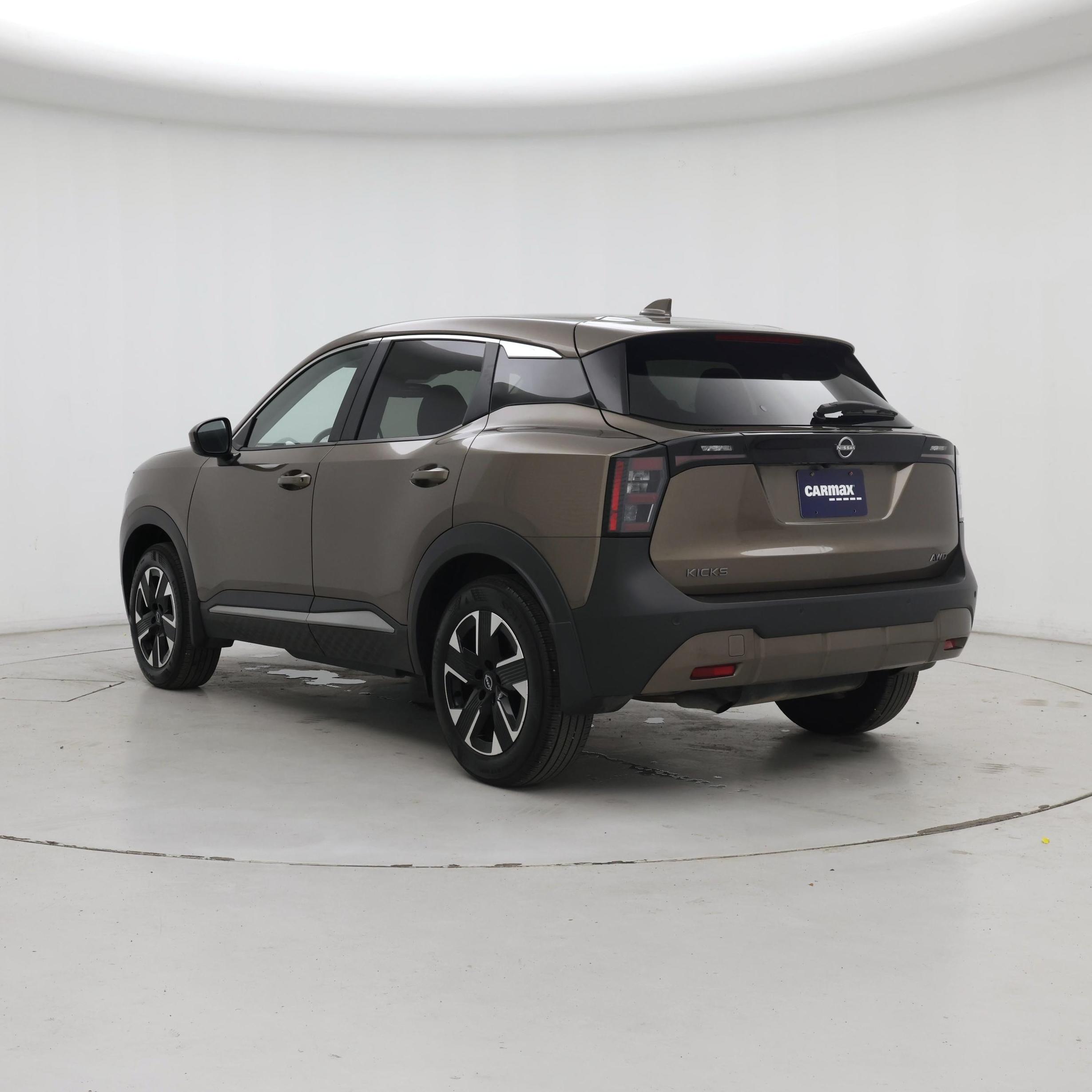 Thumbnail: 2025 Nissan Kicks - 2