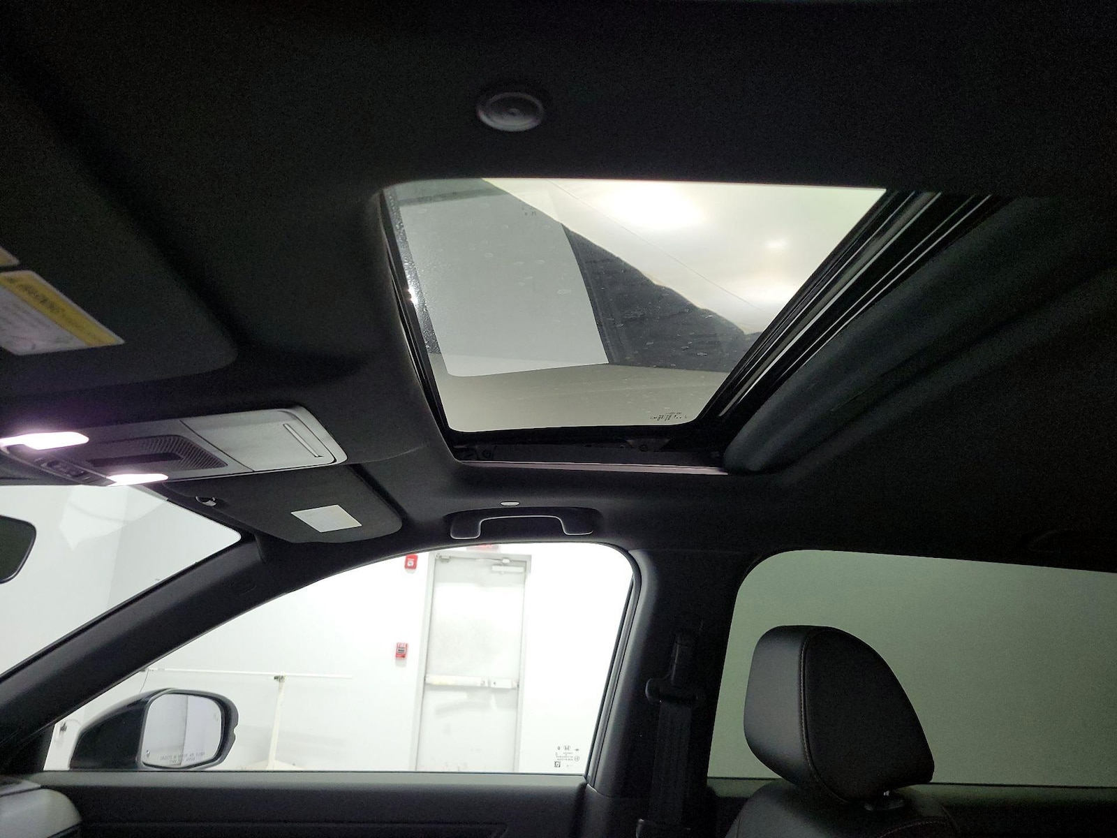 Sunroof(s) & Overhead Airbags