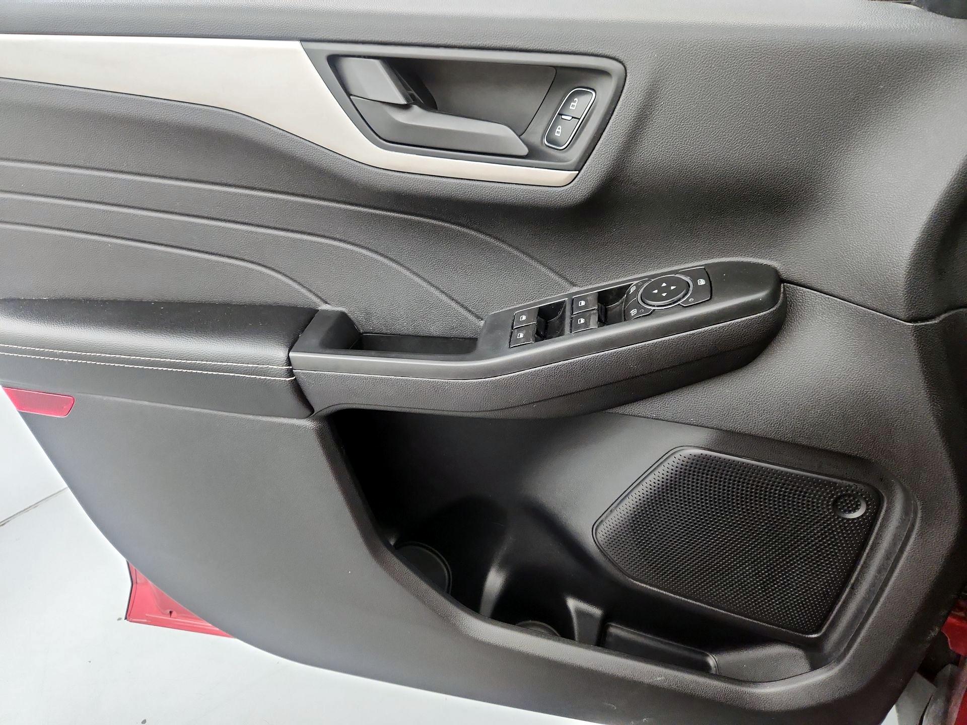 Thumbnail: 2022 Ford Escape - 12