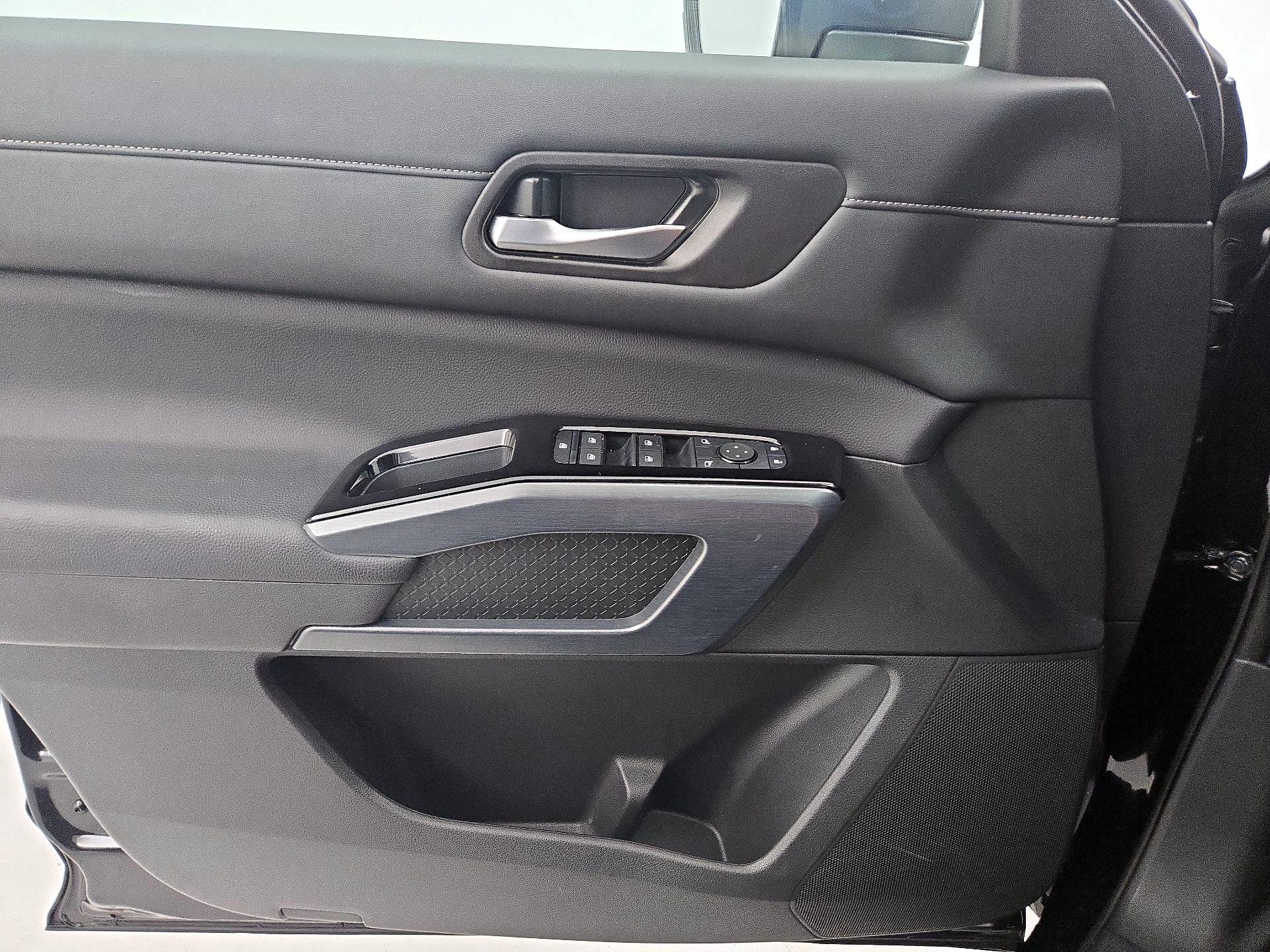 Thumbnail: 2025 Nissan Pathfinder - 12