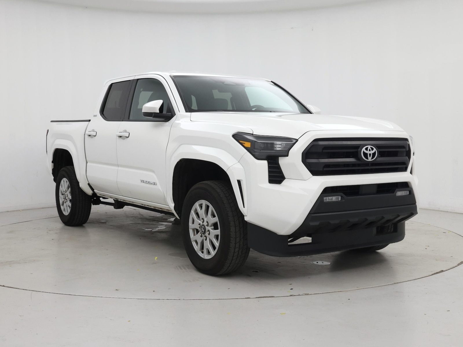 2024 Toyota Tacoma SR5 - Photo 2