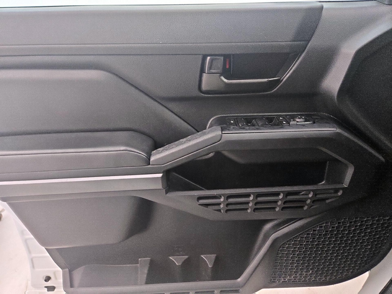 2024 Toyota Tacoma SR5 - Photo 13