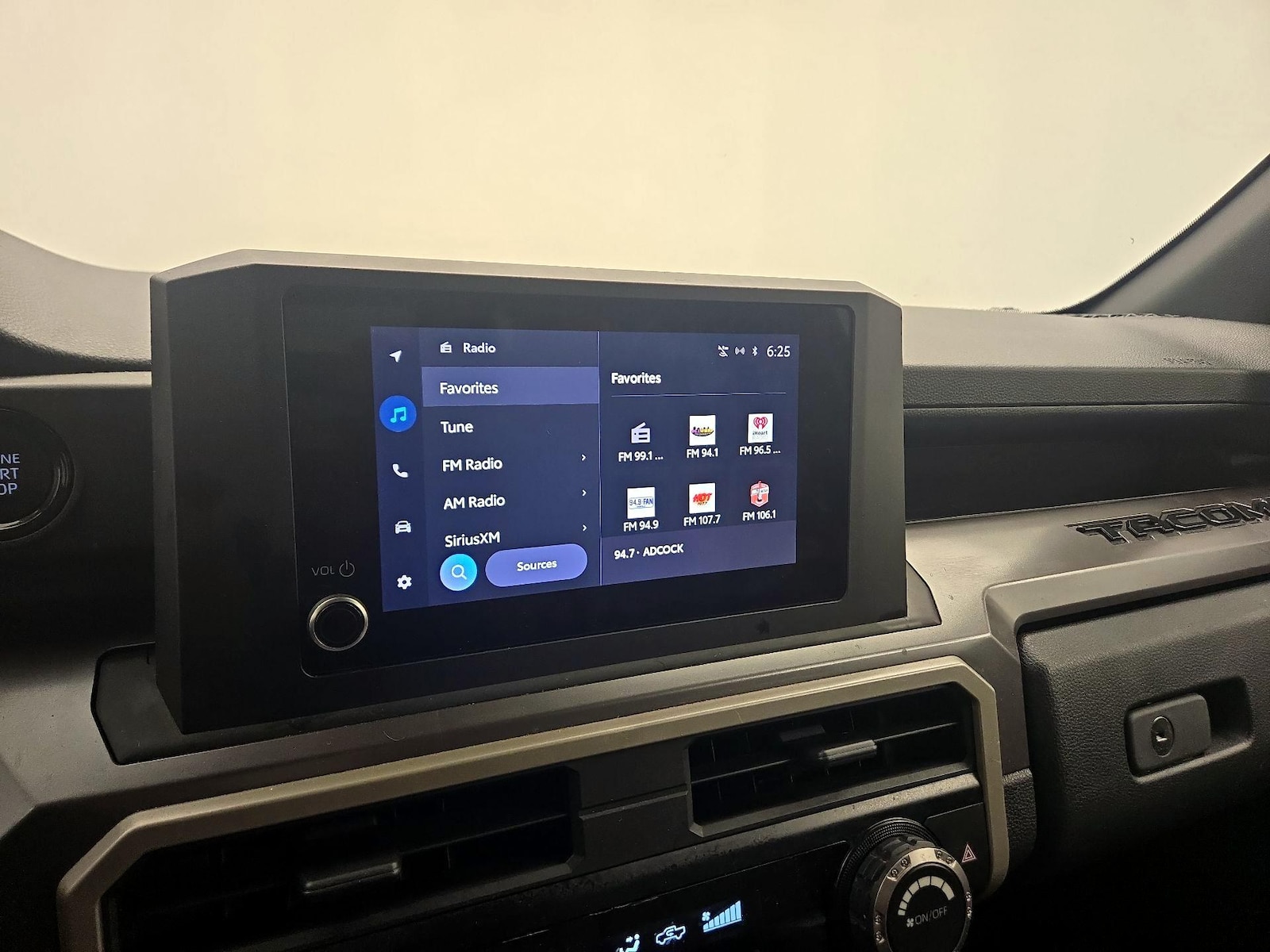2024 Toyota Tacoma SR5 - Photo 17
