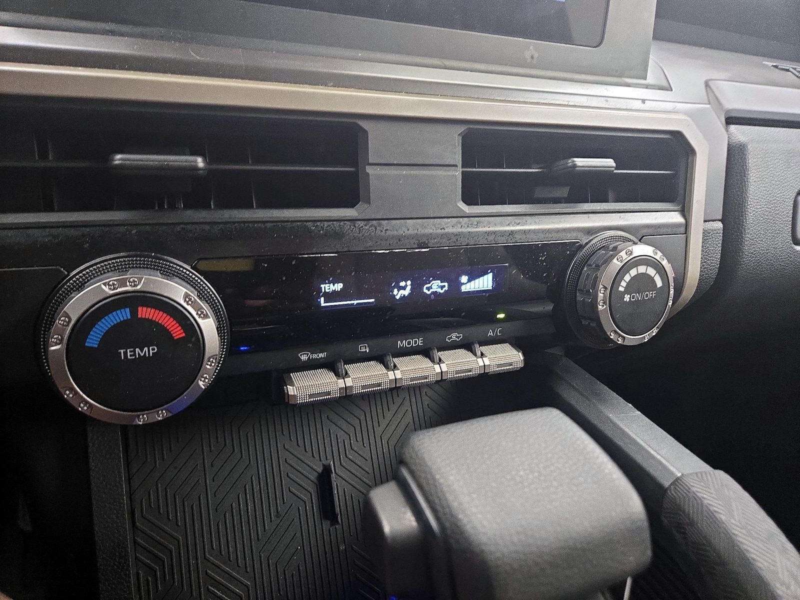 2024 Toyota Tacoma SR5 - Photo 18