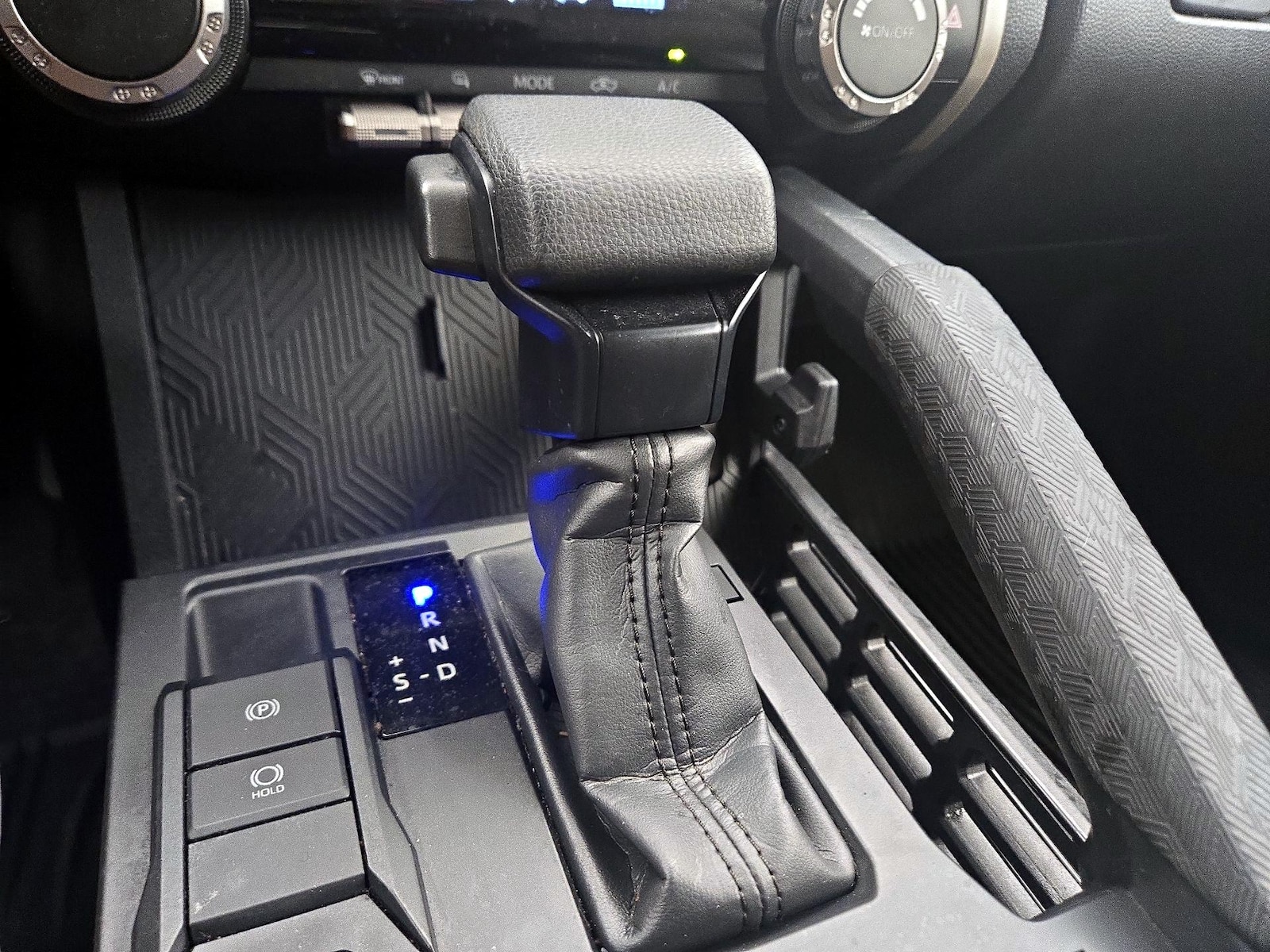 2024 Toyota Tacoma SR5 - Photo 19