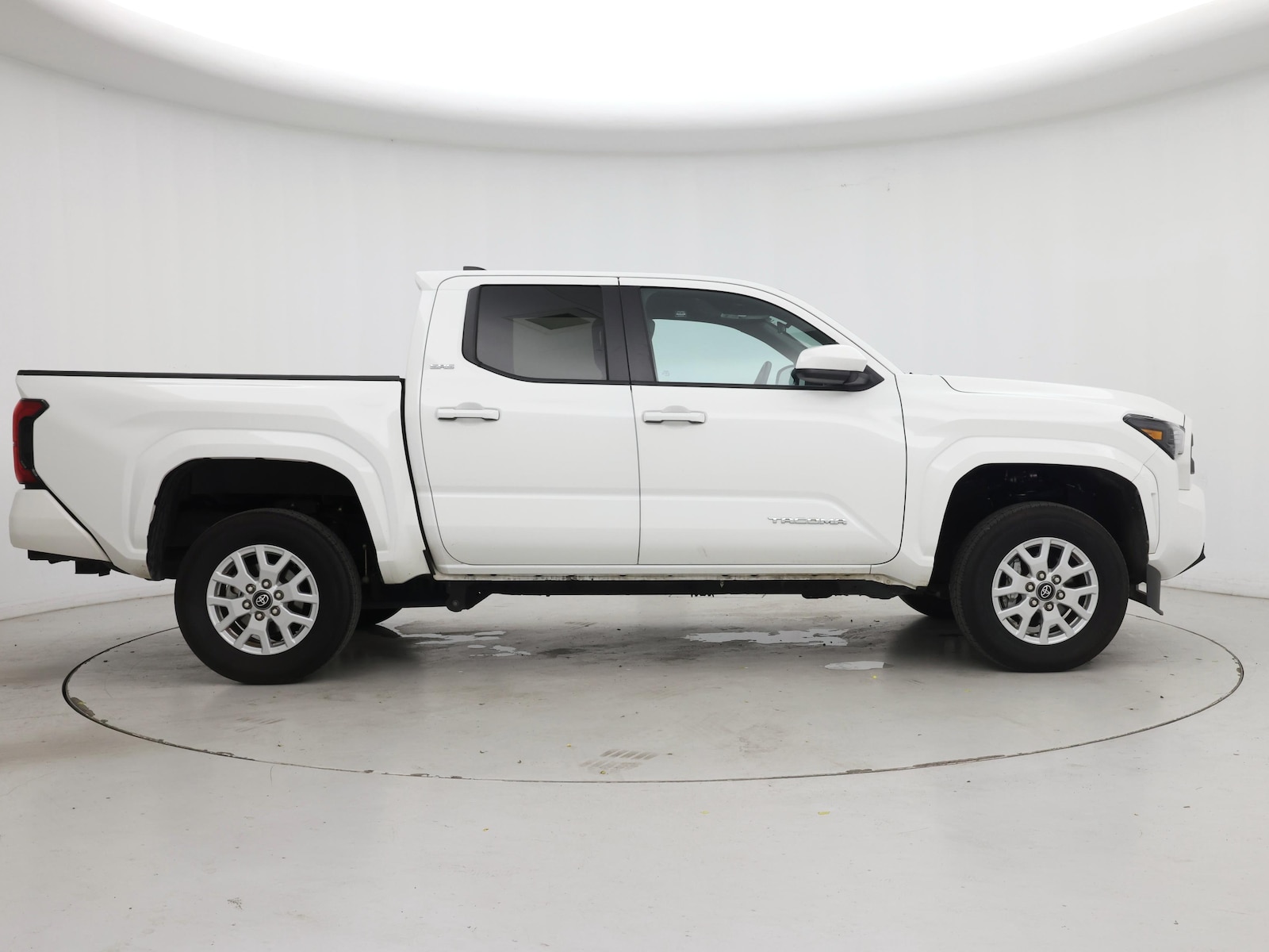 2024 Toyota Tacoma SR5 - Photo 8
