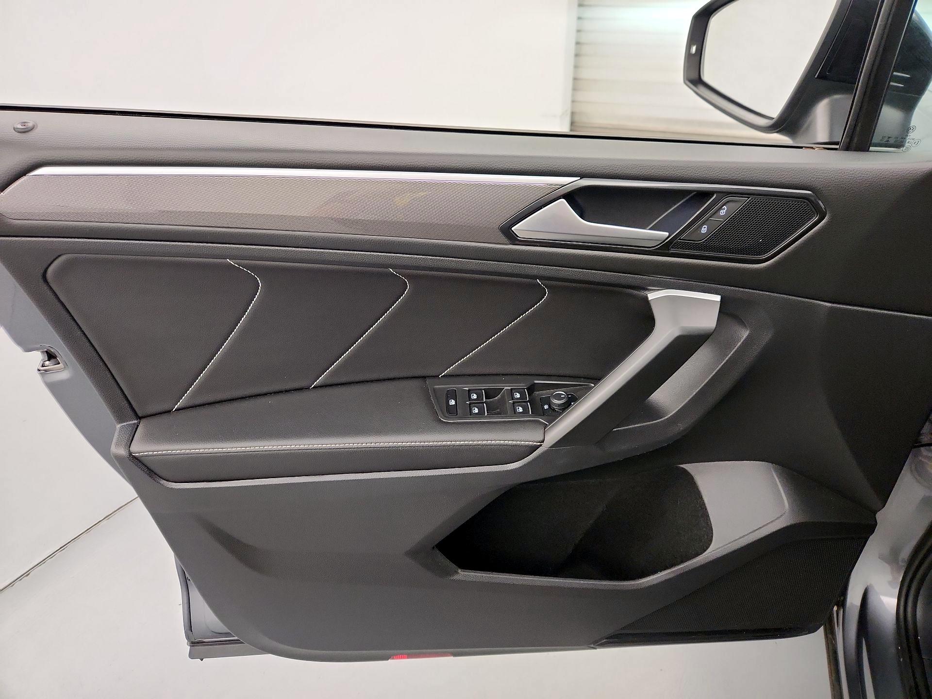 Thumbnail: 2023 Volkswagen Tiguan - 12