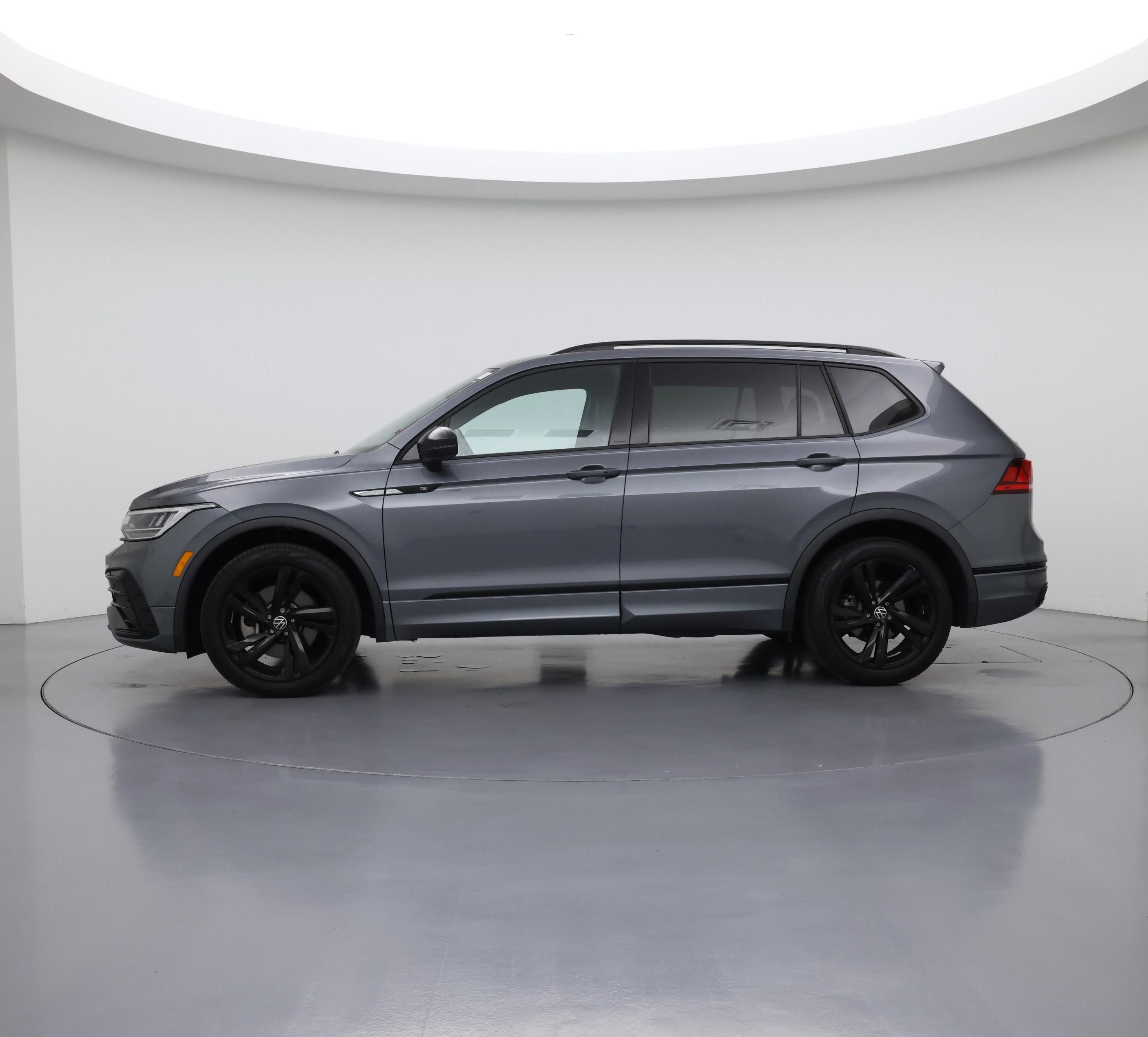 Thumbnail: 2023 Volkswagen Tiguan - 3